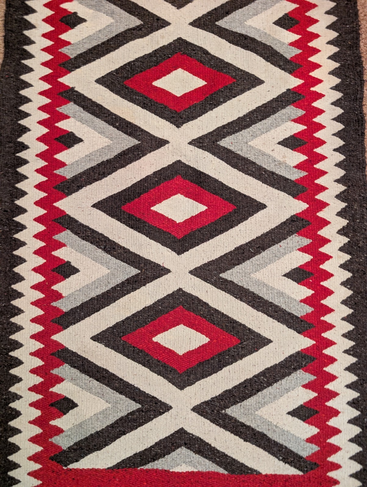 Eye Dazzler Navajo-Style Rug – 3x5 ft – Red, Cream & Black – Vintage Eye Dazzler Navajo-Style Rug – 3x5 ft – Red, Cream & Black – Vintage