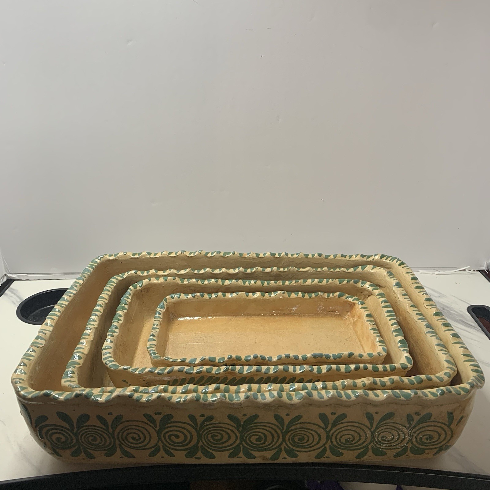 Vtg. 40\'s  Mexican Tlaquepaque Rare Fluted Pottery Nesting Baking/Serveware x4