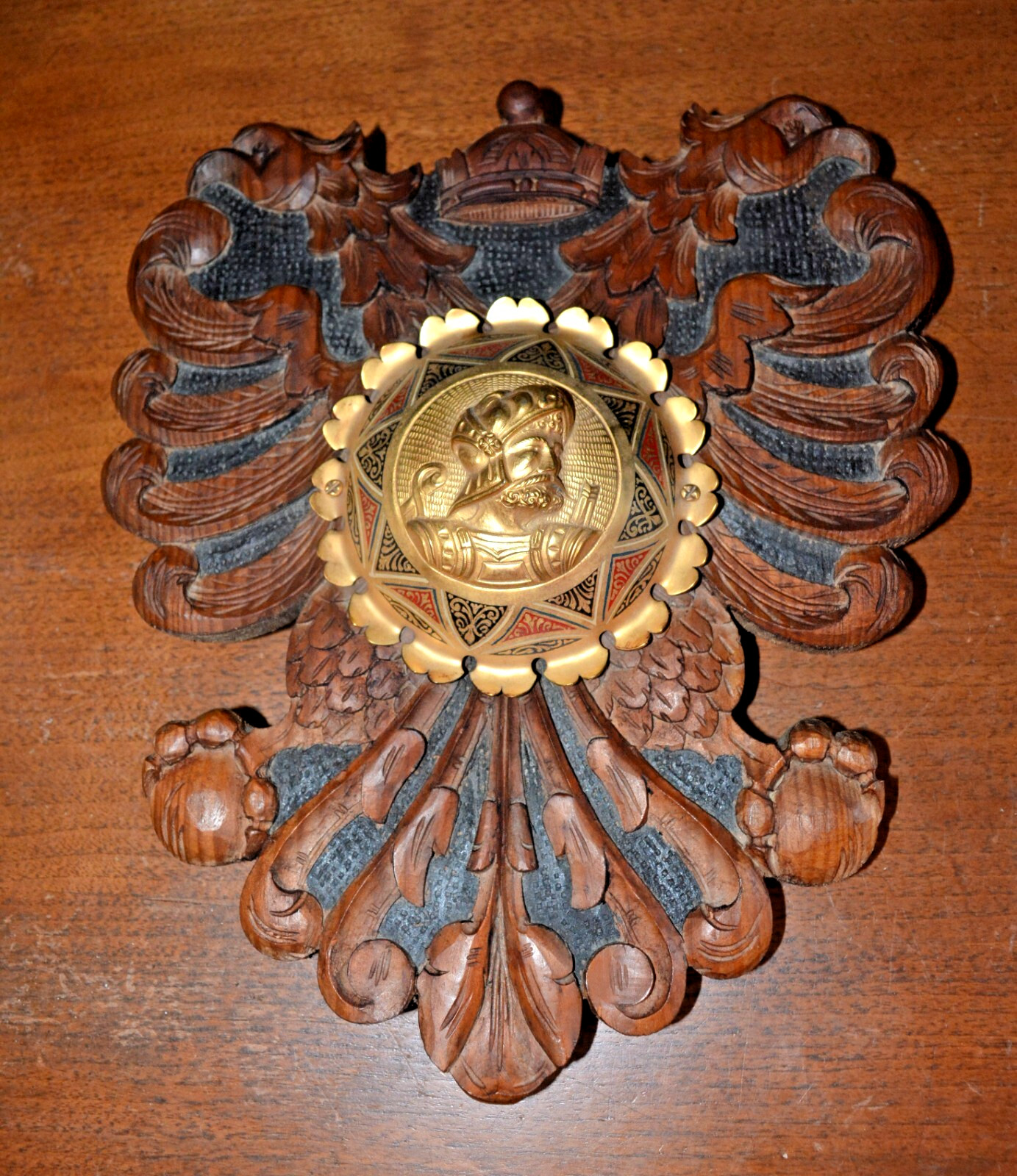 VTG Hand Carved Wood Shield Plaque European Medieval Soldier Aquila Bicipite