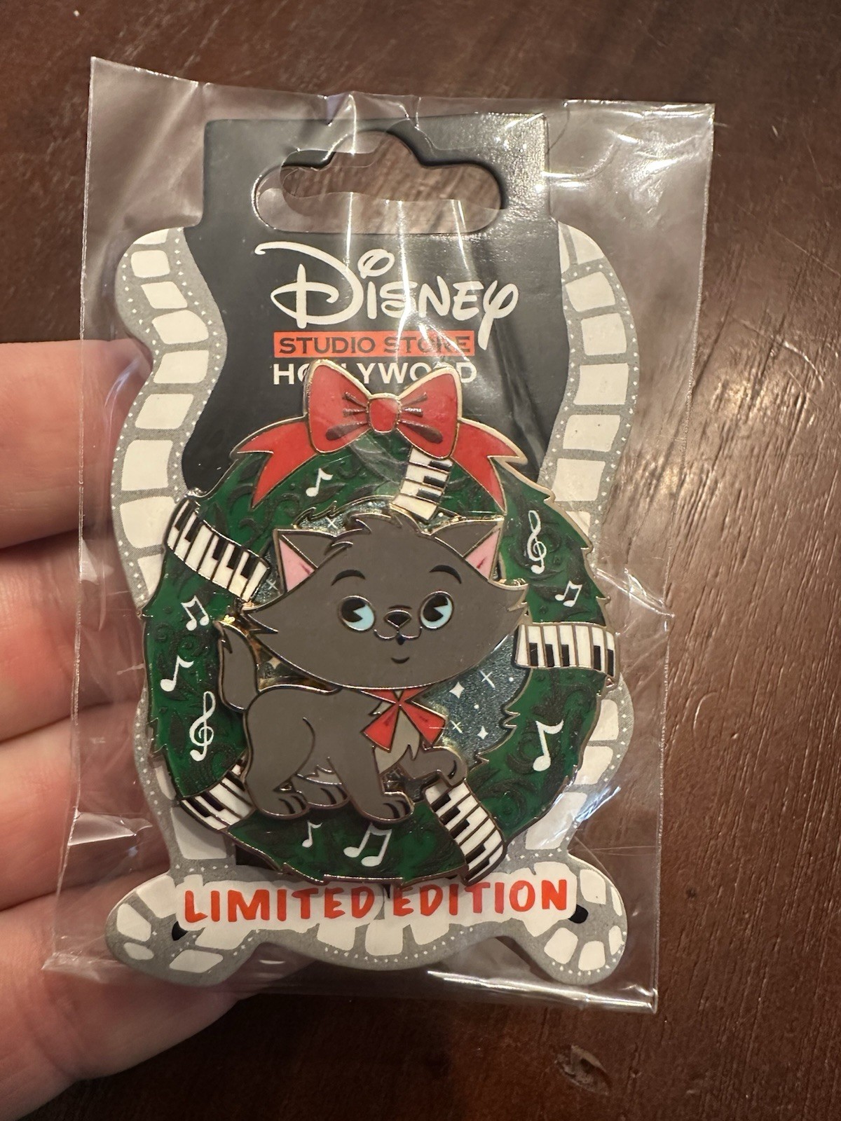 Holiday Christmas Cat Wreath Le 400 Berlioz Aristocats Disney trading Pin