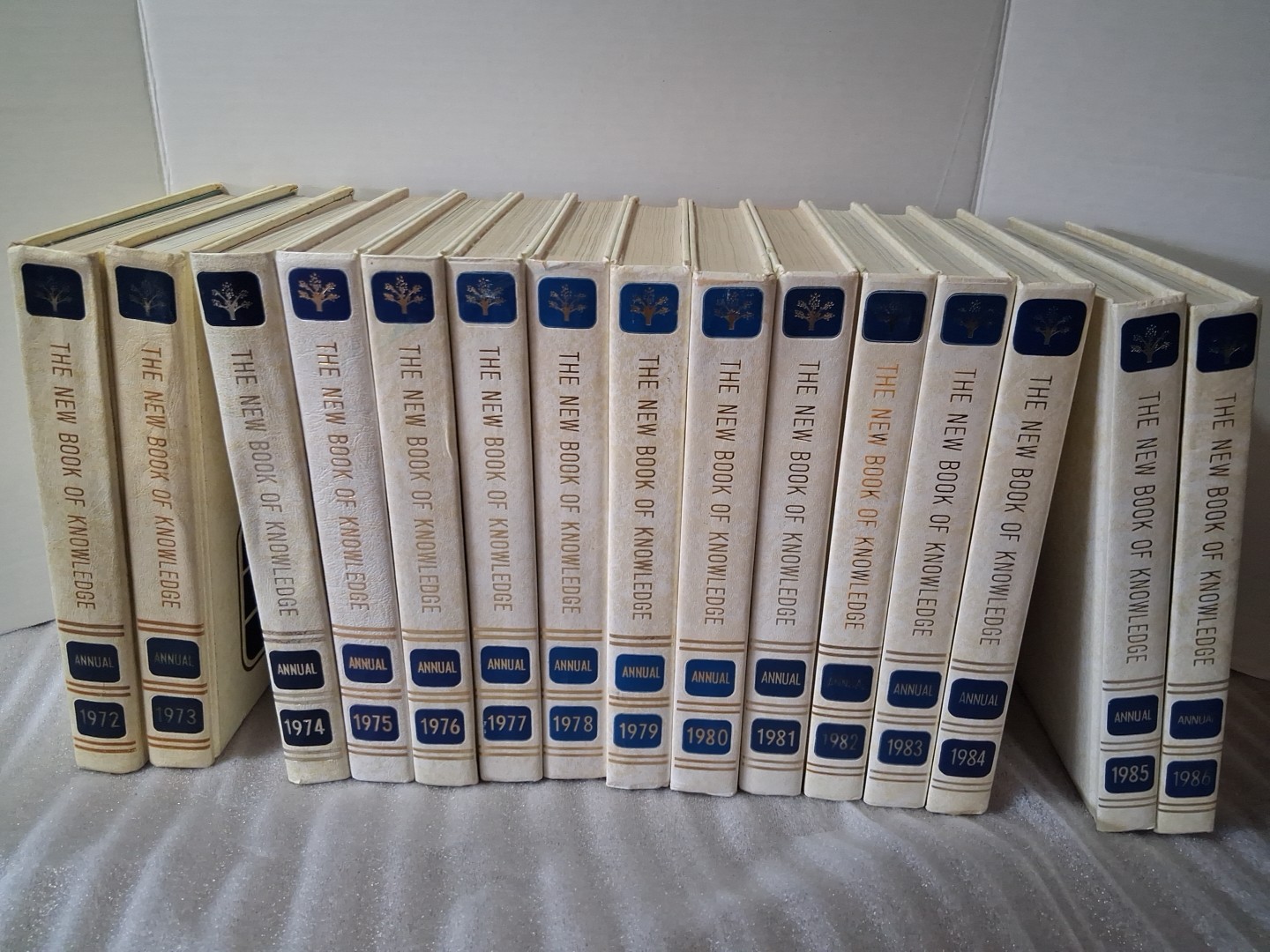 15 Vintage Grolier The New Book Of Knowledge Annual  1972-1986