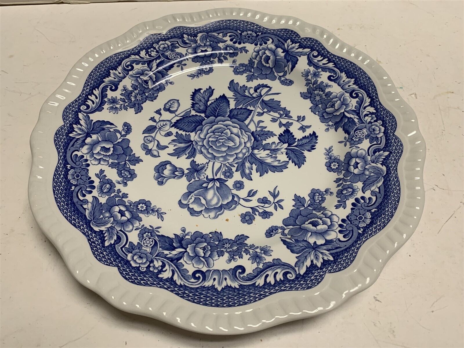 Spode Blue Room Garden Collection Trophies 10 3/4 in Plate Blue White
