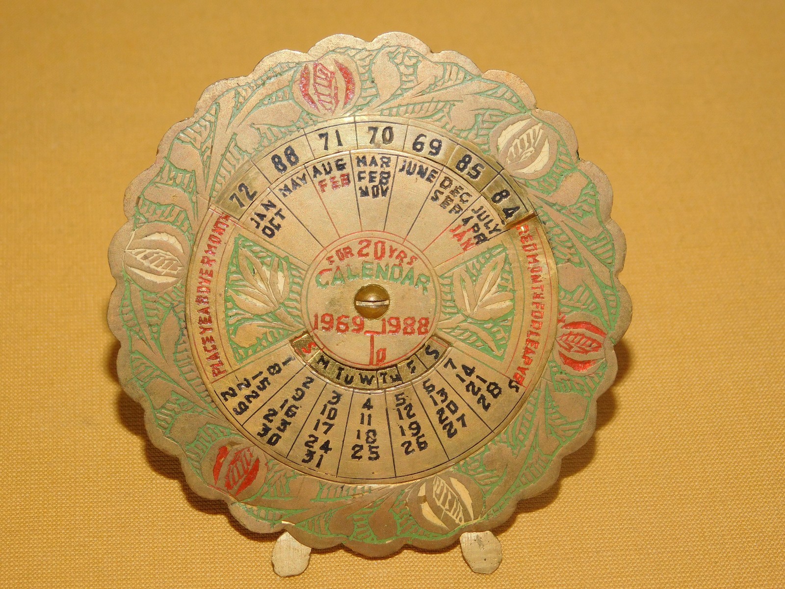 VINTAGE 1969-1988 BRASS 20 YEAR PERPETUAL DESK TOP CALENDAR