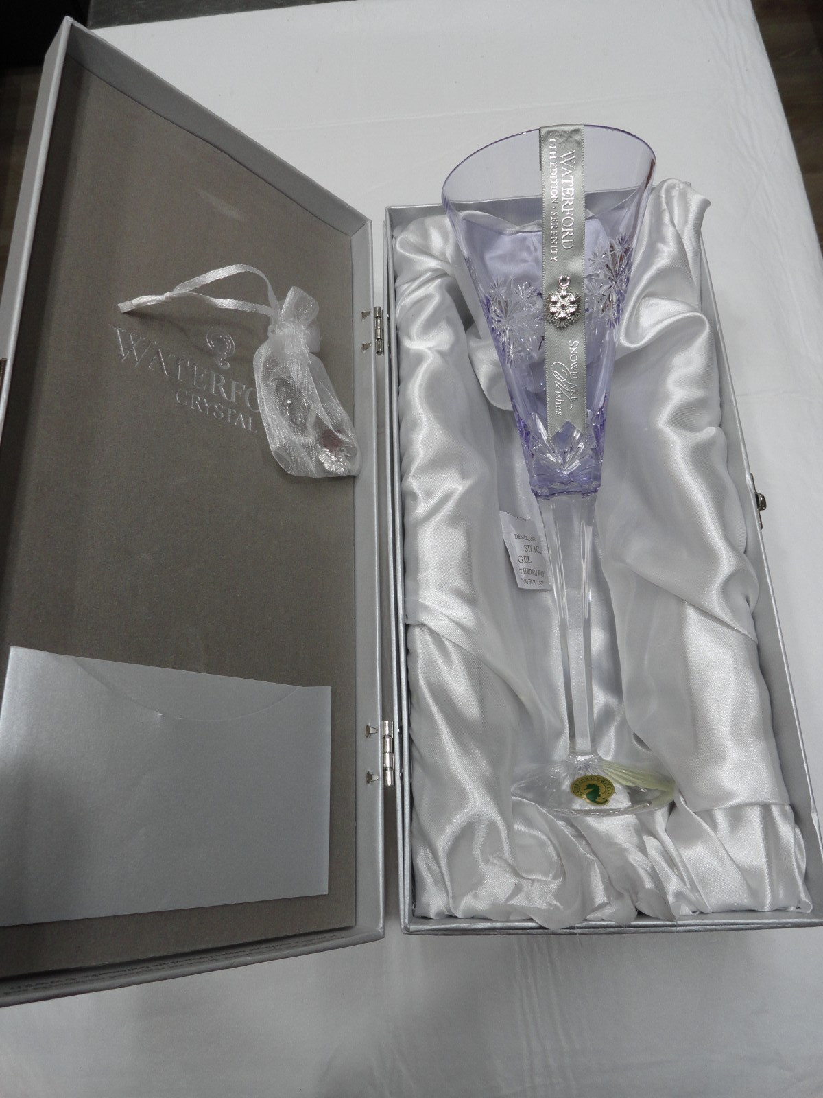 WATERFORD SNOWFLAKE WISHES SERENITY LAVENDER CHAMPAGNE FLUTE W/CHARM