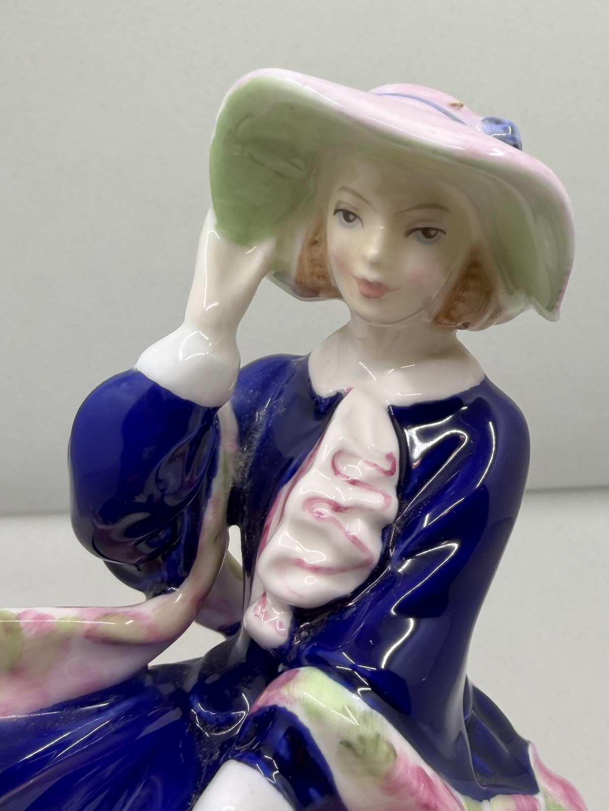 Rare Vintage 1997 Royal Doulton “Top of the Hill” Bone China Figurine HN 3735 Rare Vintage 1997 Royal Doulton “Top of the Hill” Bone China Figurine HN 3735