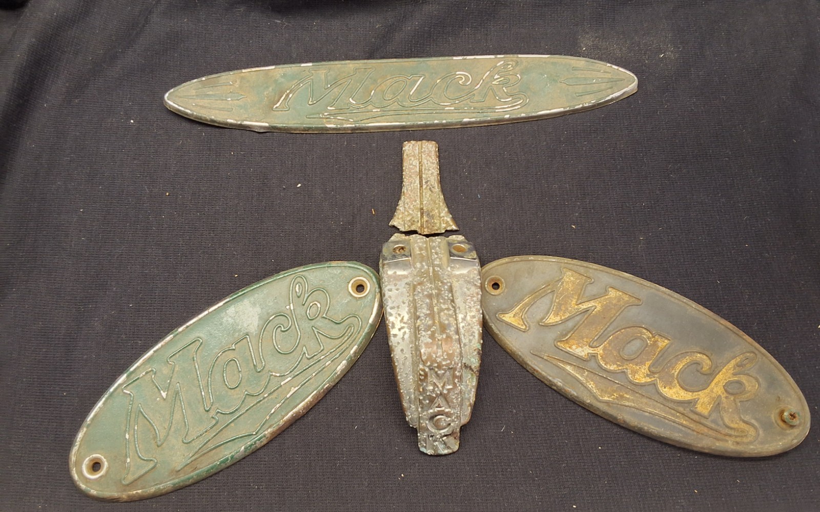 VINTAGE 4 PC. LOT- MACK TRUCK EMBLEMS AND HOOD ORNAMENT DECK BASE