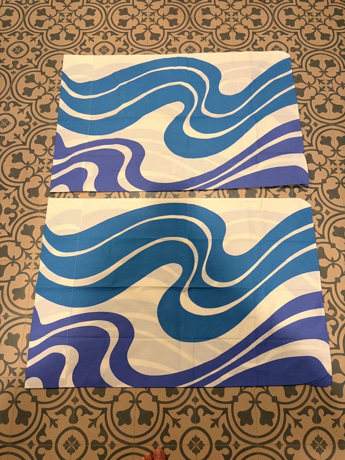 Vtg 1970s Wamsutta Ultracale Pillowcases Blue & Purple Liquid Swirl Standard 2