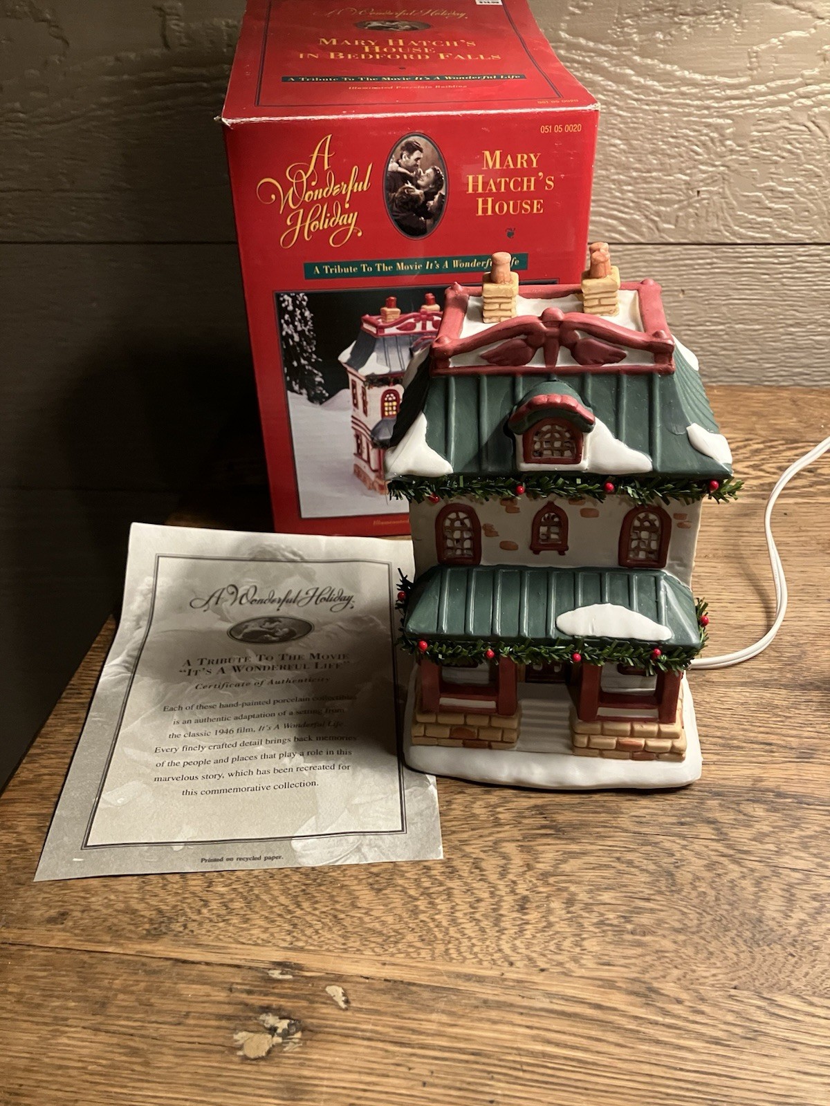 It's a Wonderful Life Mary Hatch's House Bedford Falls Christmas Village COA 