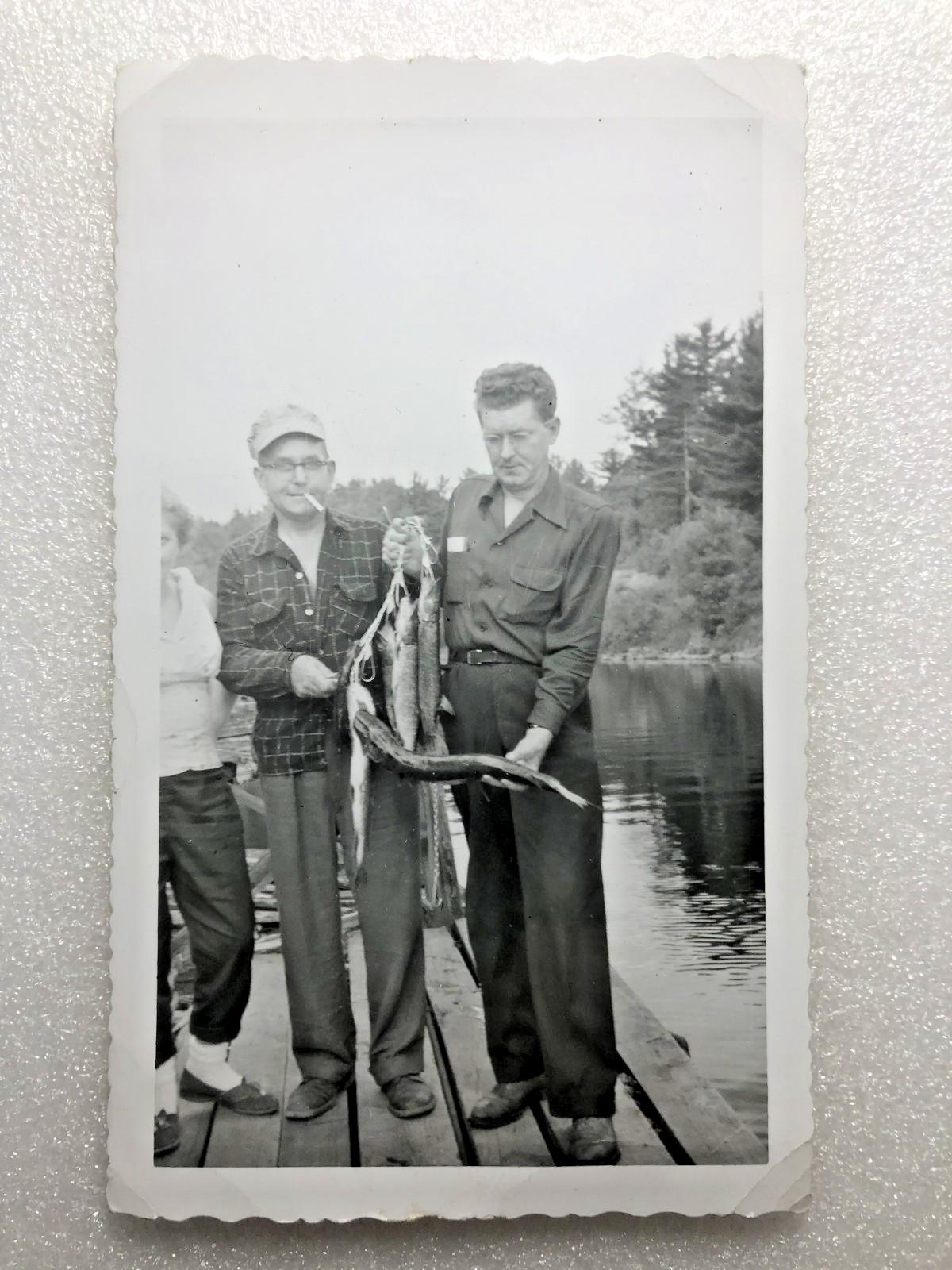 VINTAGE FISHING PHOTO 6'' X 3.5'' THE FISHERMEN ARE SHOWING THEIR CATCH