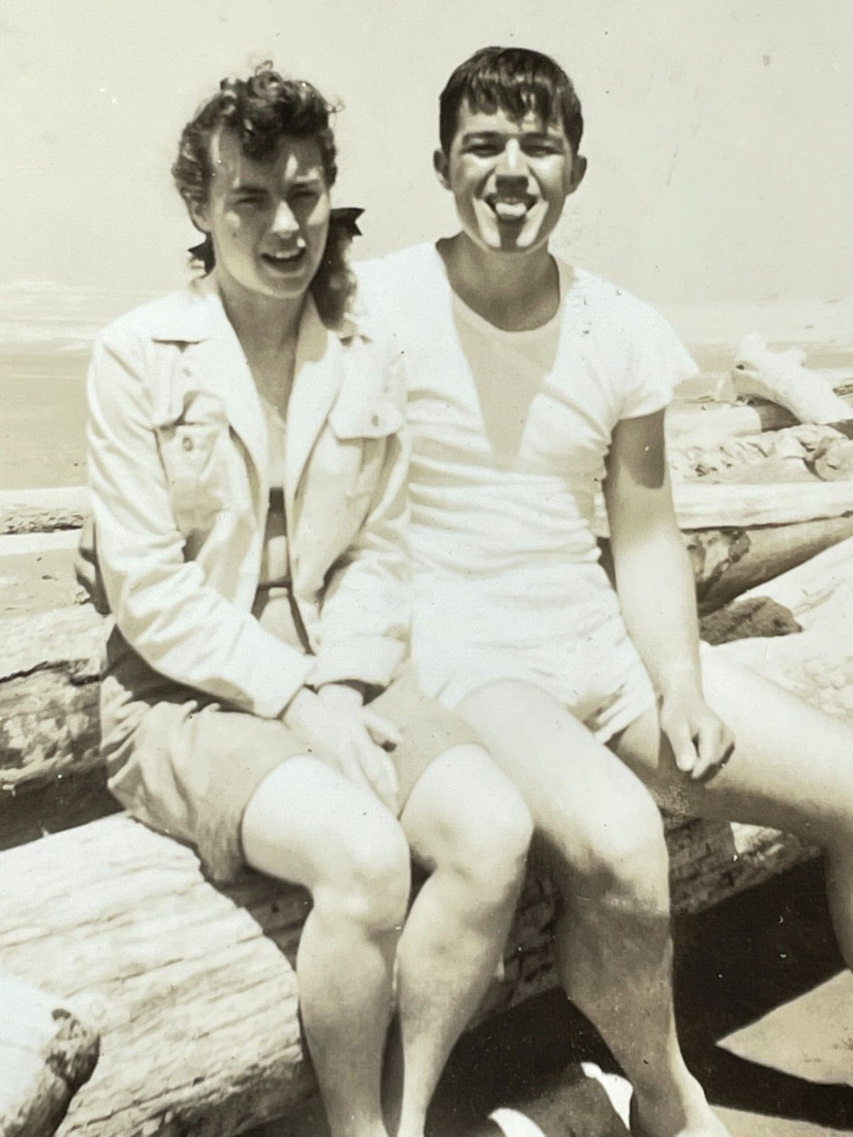 Q6 Photograph & Negative Cute Couple Beach Making Face Sticking Out Tongue 1940s