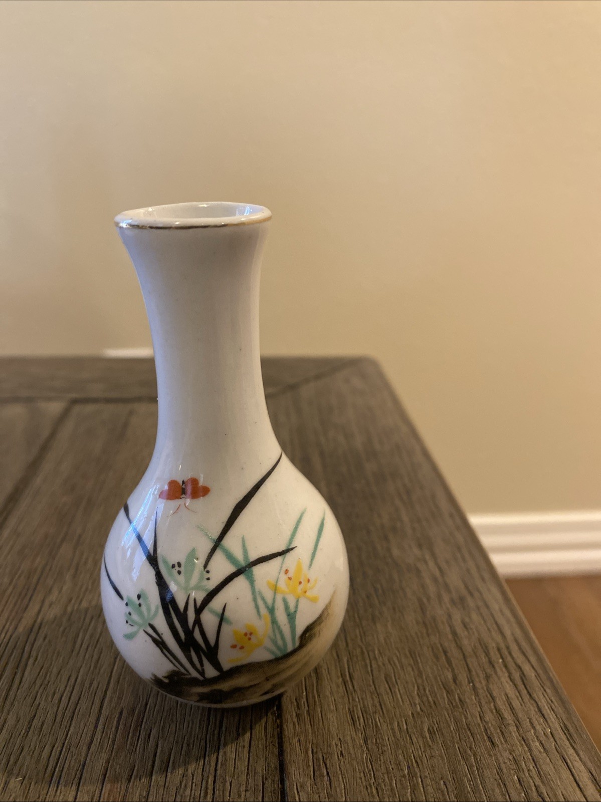 Vintage Chinese miniature hand-painted porcelain bud Vase