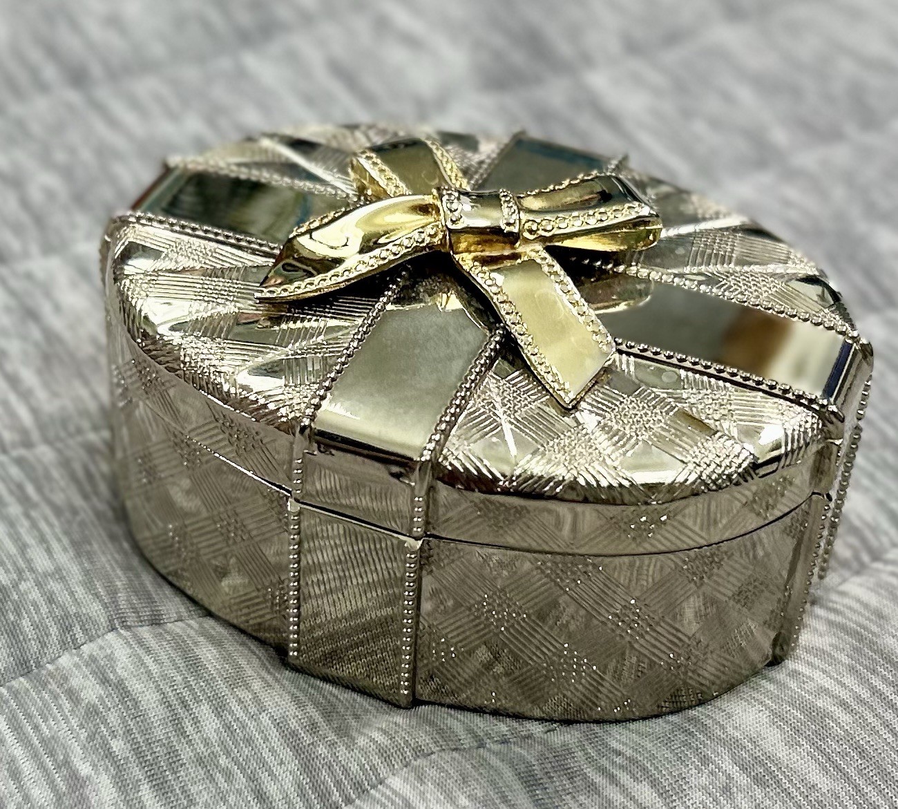 Vintage Goldfinger Silver Plated Brass Bow Trinket Box Plaid Vanity Decor