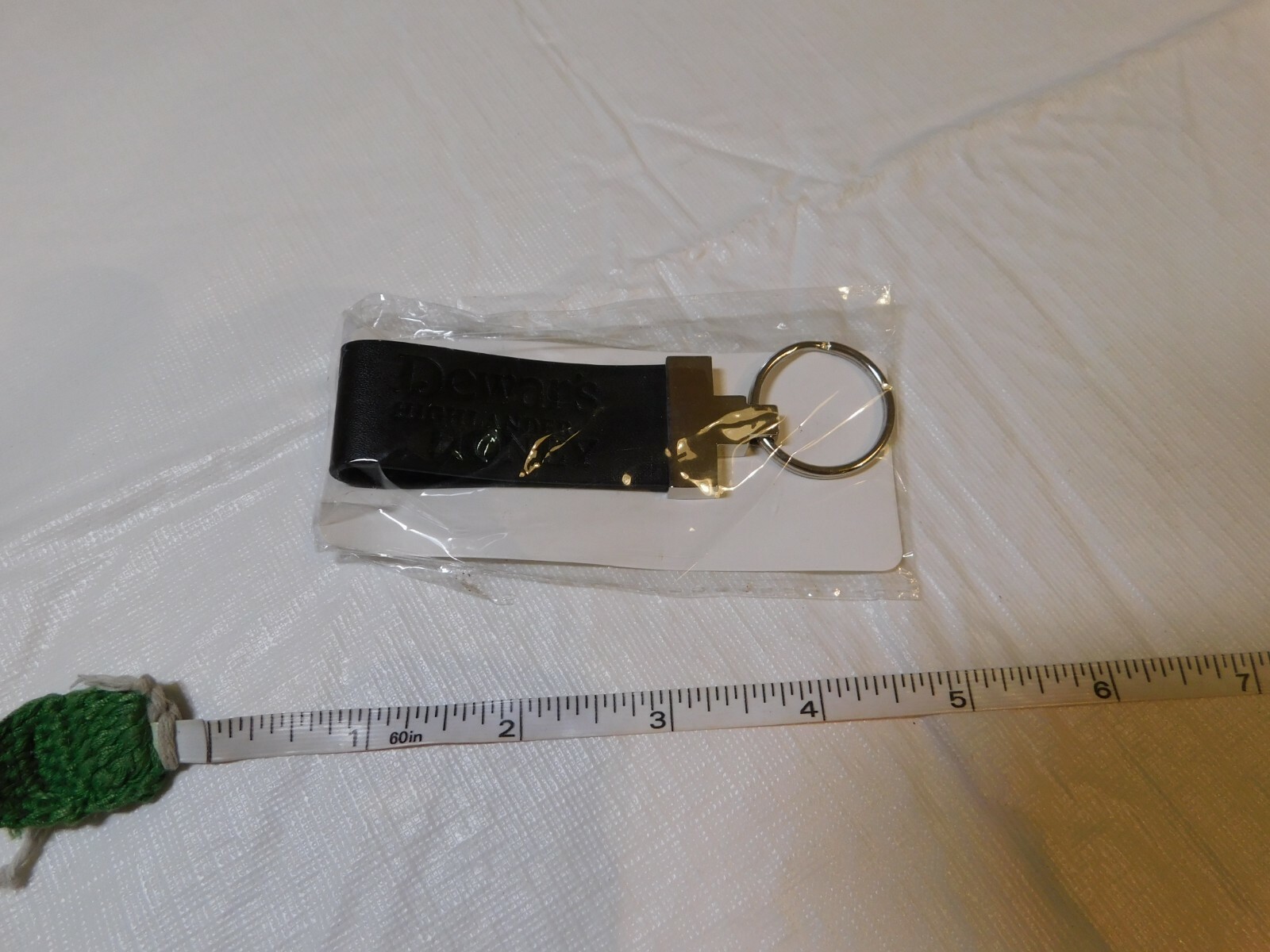 Dewar\'s highlander honey Scotch Whiskey keyring keychain key ring RARE NOS adver