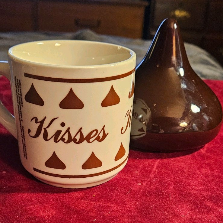 Hershey\'s Kisses Ceramic Cup & Kiss-Shaped Bank, Brown/Beige Vintage
