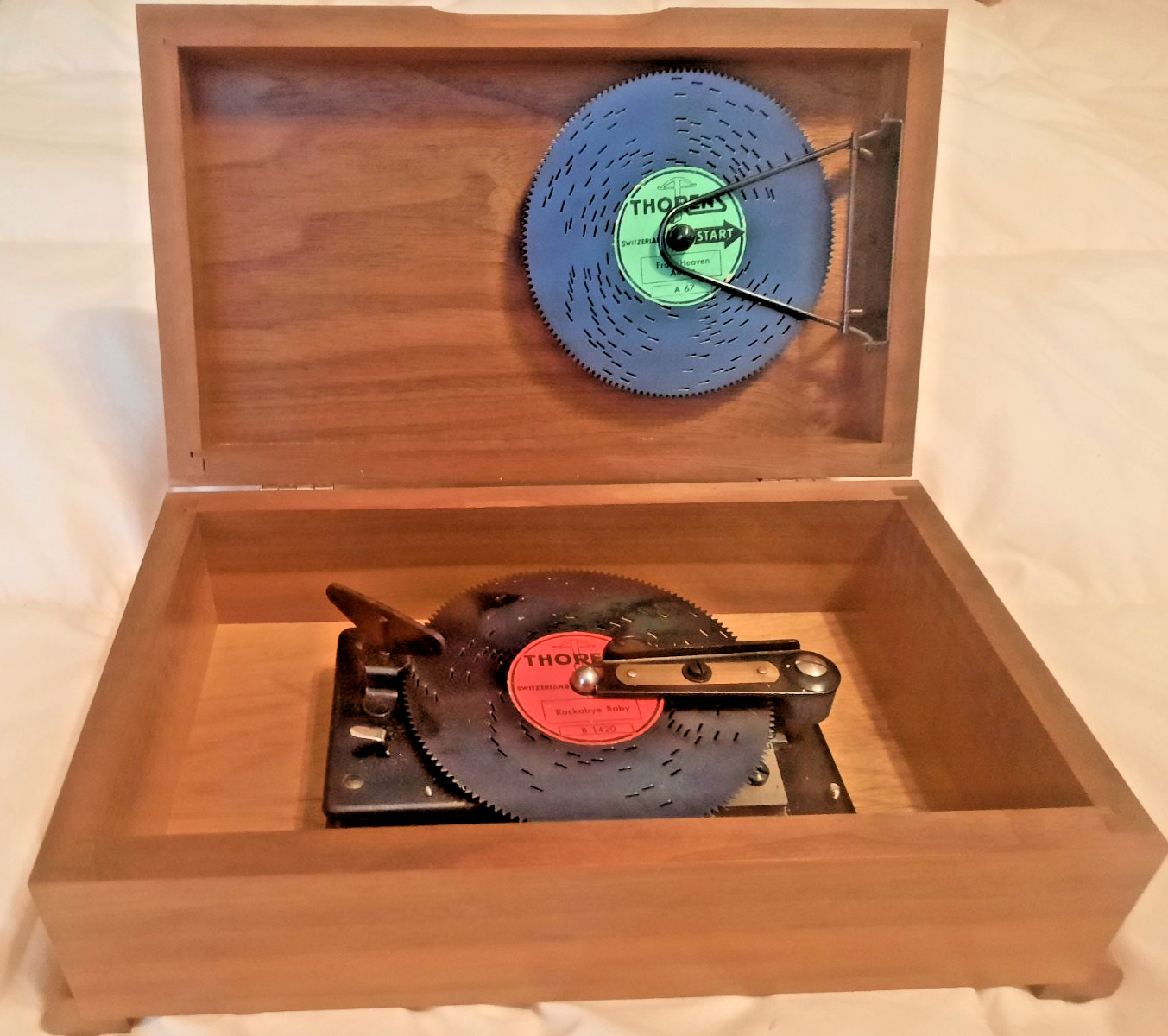 Vintage Thorens Auto Disc Music Box - Walnut Box  - with 5 Disk - SWISS made