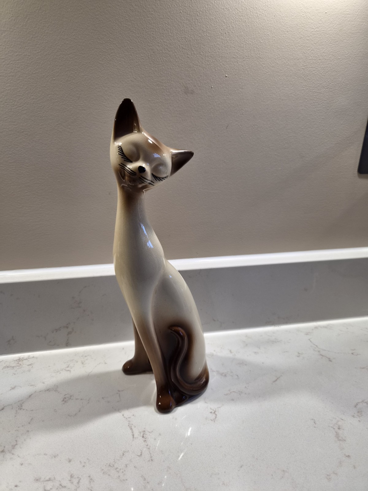 ​Vintage 1950s/60s Kelsboro Ware Hand Painted Siamese Cat Figurine MCM Long Neck