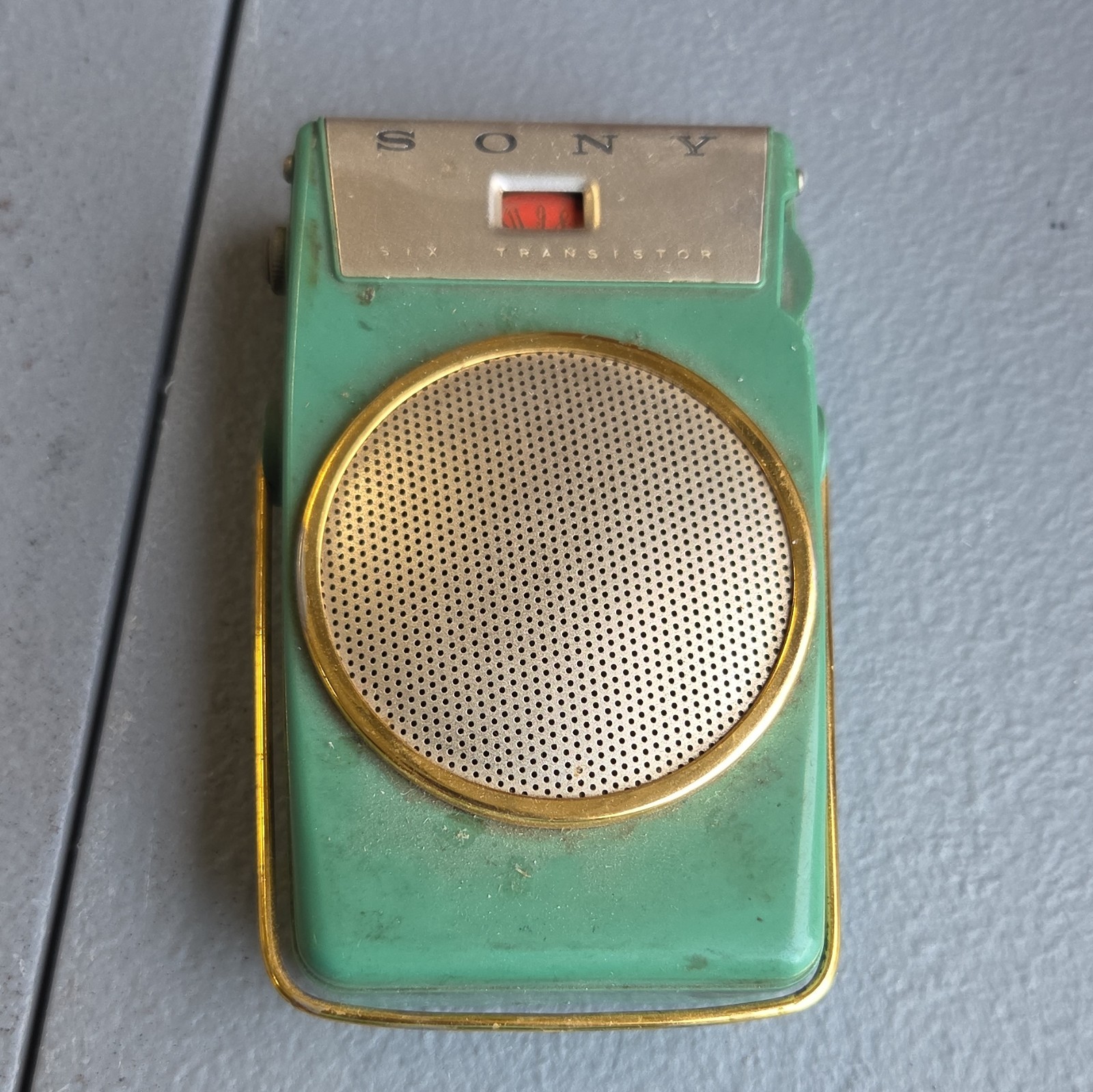 Sony TR-610 Six Transistor Portable Radio Green w/ Stand Included