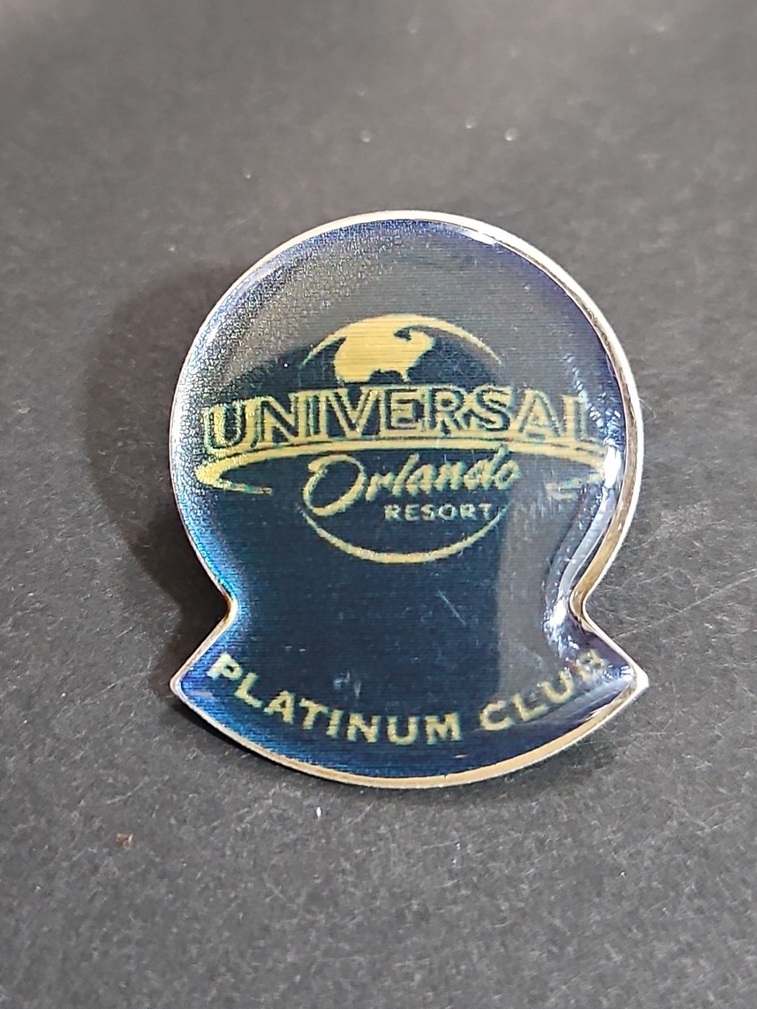 UNIVERSAL ORLANDO RESORT  PLATINUM CLUB PIN.  VINTAGE HARD TO FIND