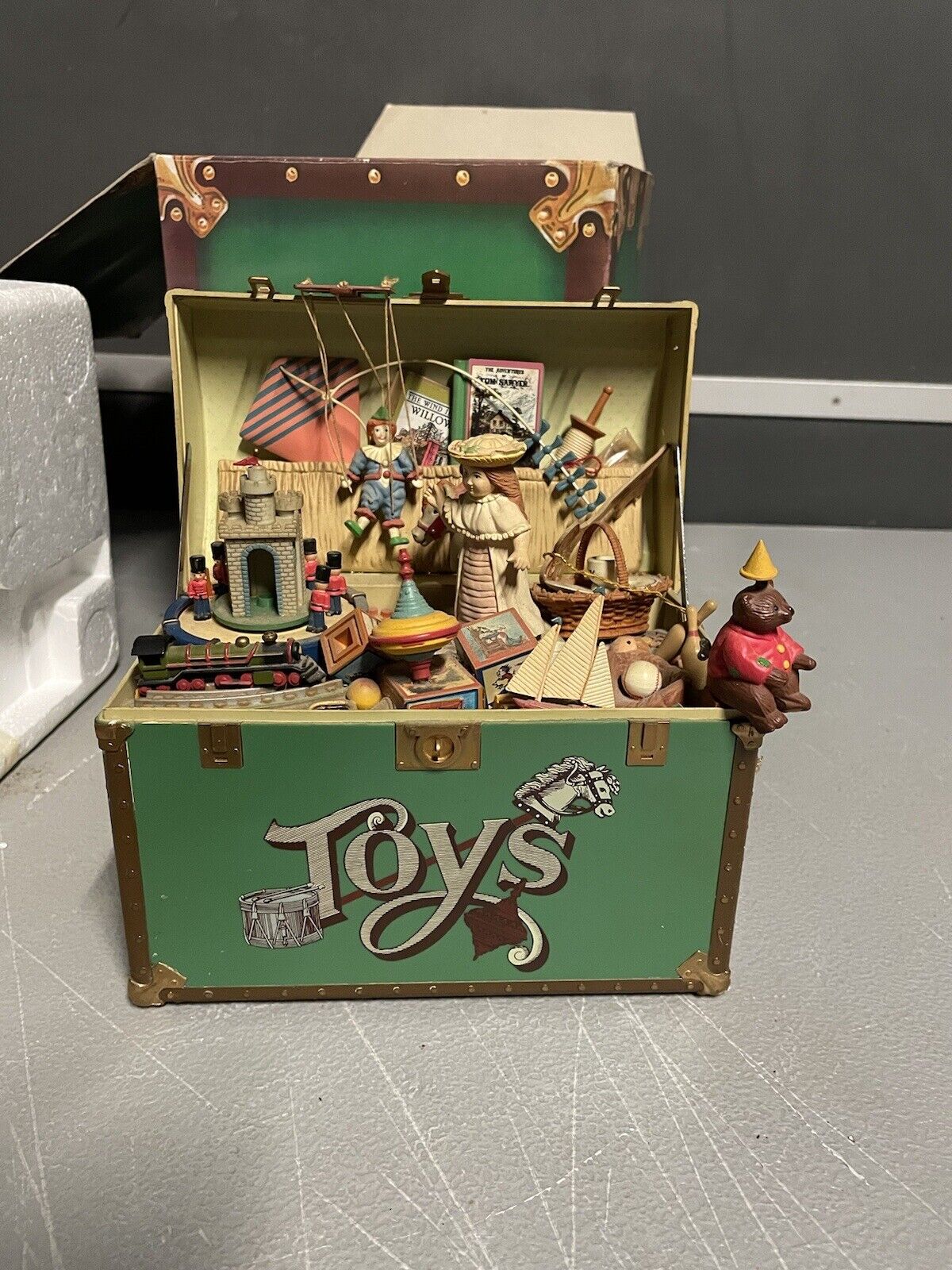 1986 Enesco Treasure Chest Of Toys A Musical Masterpiece