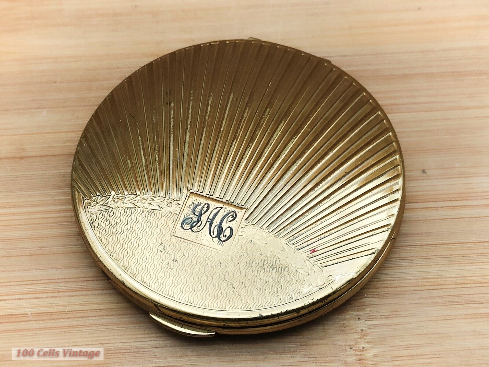 Kigu Art Deco Gold Tone Initialled JAC-Vintage Ladies Powder Compact -0bl