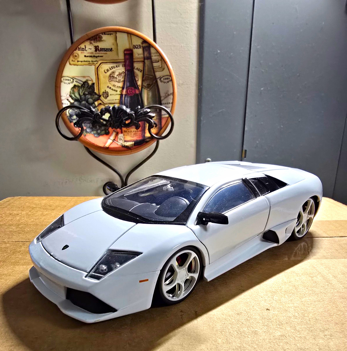 Lamborghini Murcielago LP640 1:24 Scale White Diecast Model Car