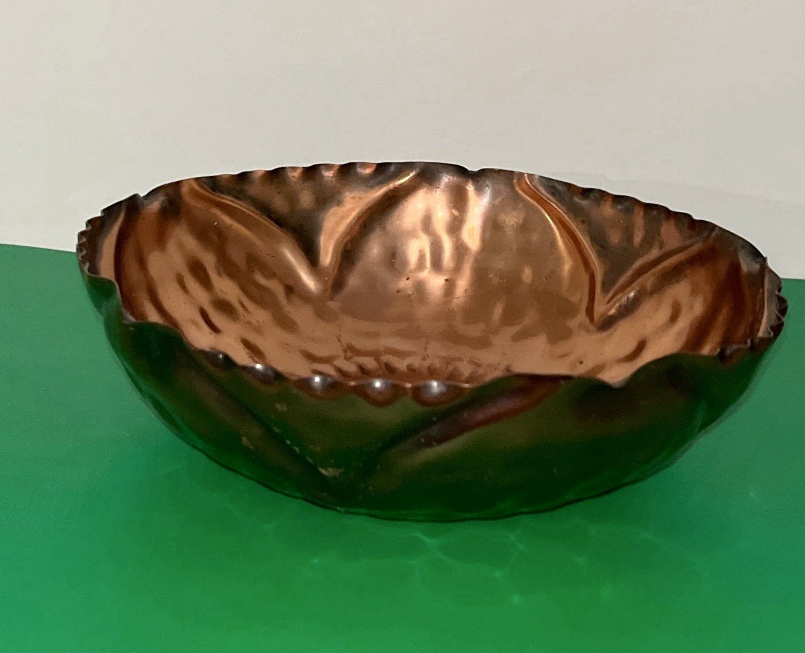 Vtg Gregorian Hand Hammered Copper Bowl Flower Design Scalloped 10\