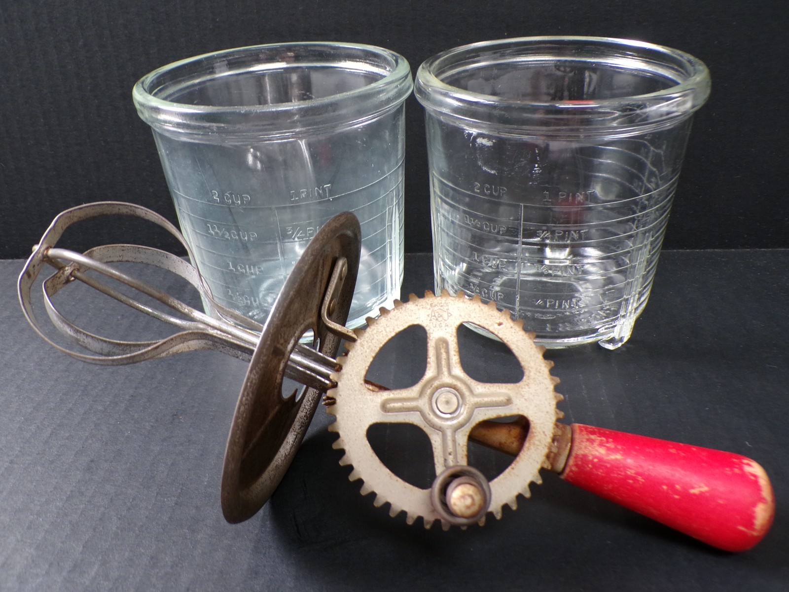 VINATGE EKCO A & J BEATER WISK MIXER MANUAL KITCHEN TOOL + TWO GLASS 2-CUP JARS