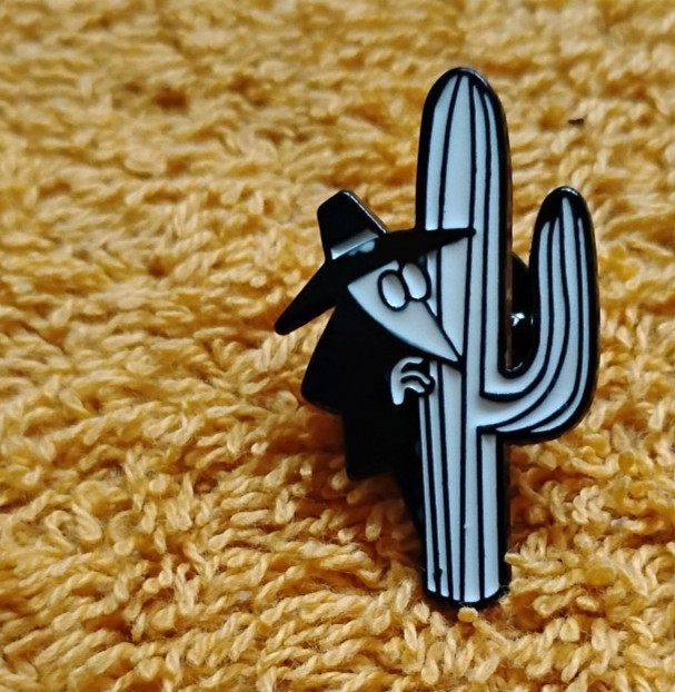 M.A.D. MAD MAGAZINE SPY VS SPY PIN metal enamel set lapel lot sets brooch pins v