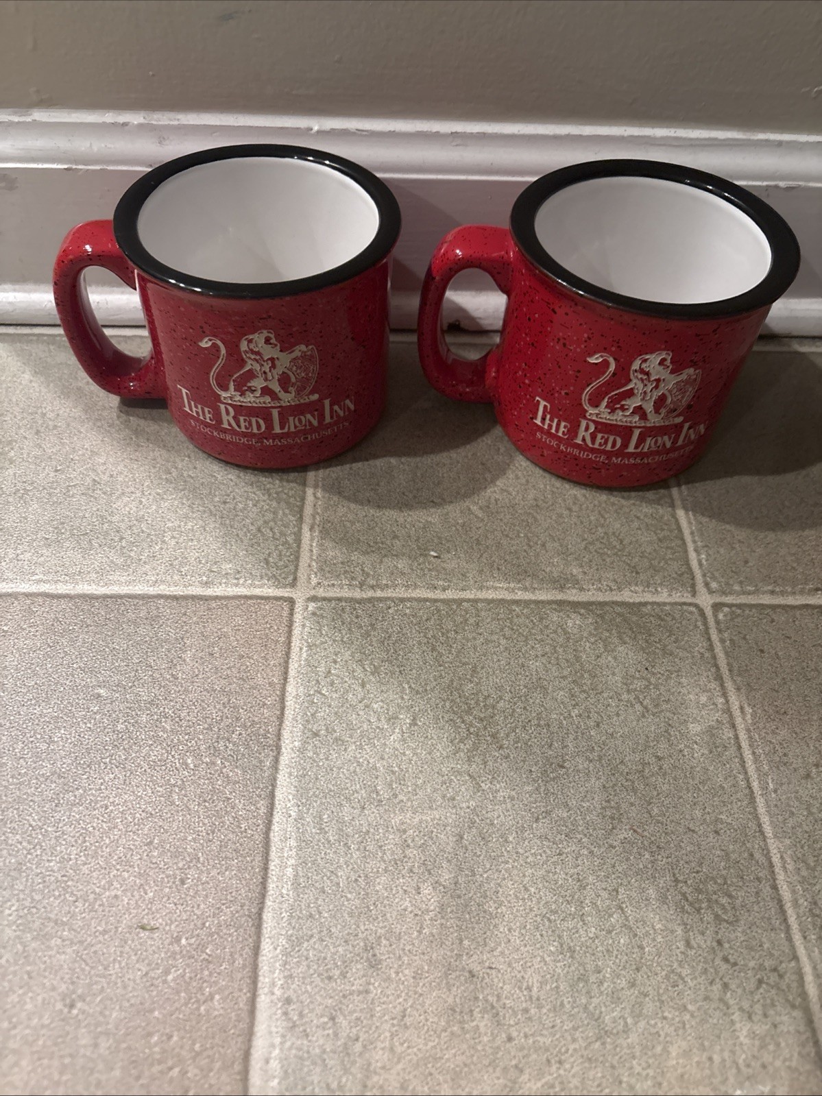The Red Lion Inn Stockbridge Massachusetts Coffee Mug Lot Of 2 Red Black Speckle