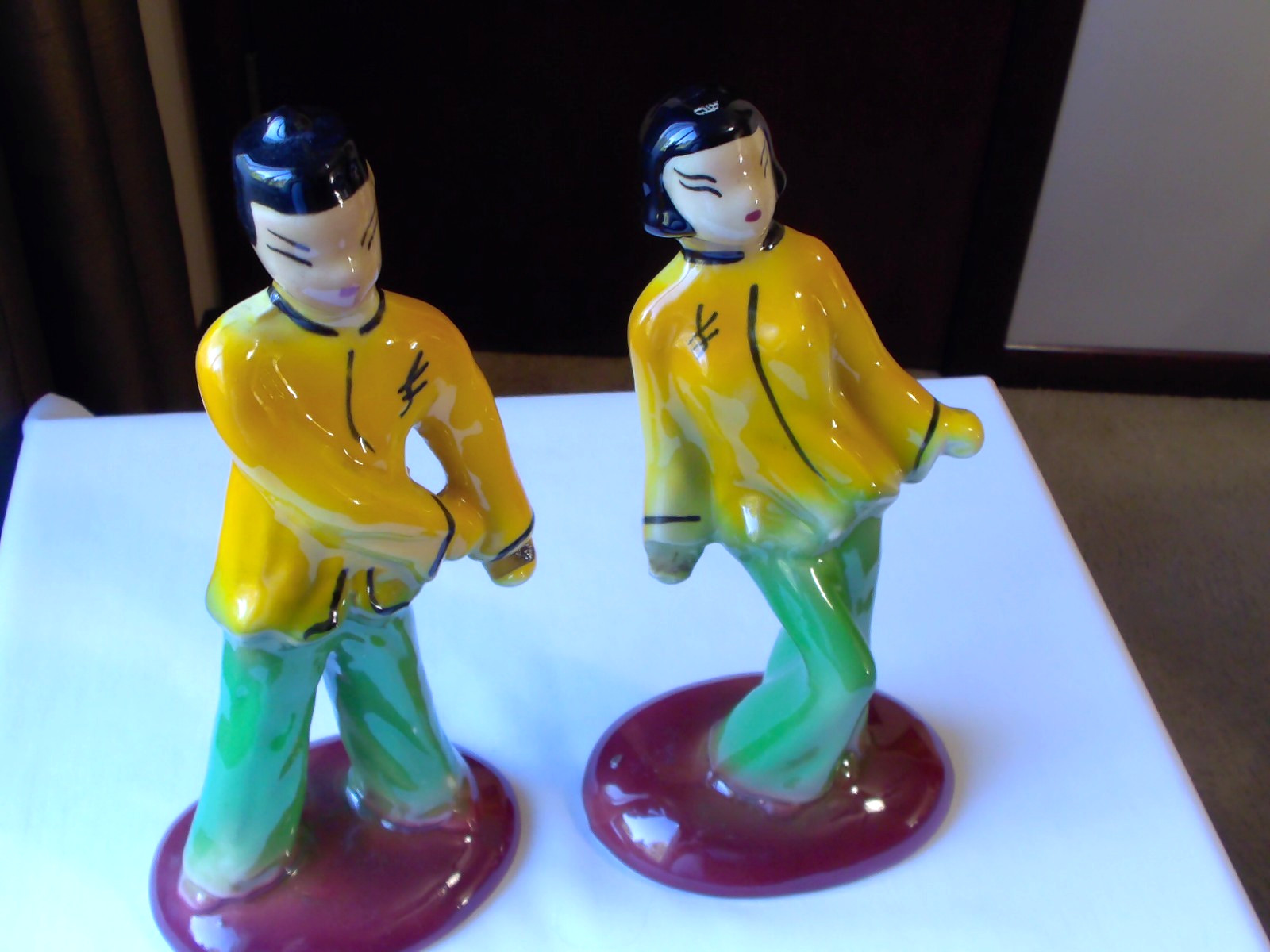 VINTAGE ORIENTAL MAN AND WOMAN FIGURINES YELLOW GREEN  8 1/2