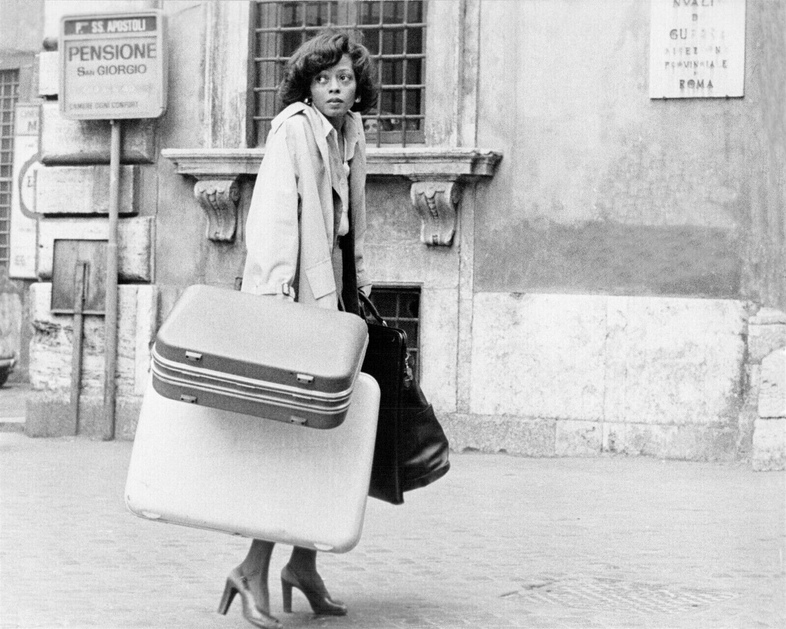 Diana Ross carries her luggage in street 1975 Mahogany 5x7 photo