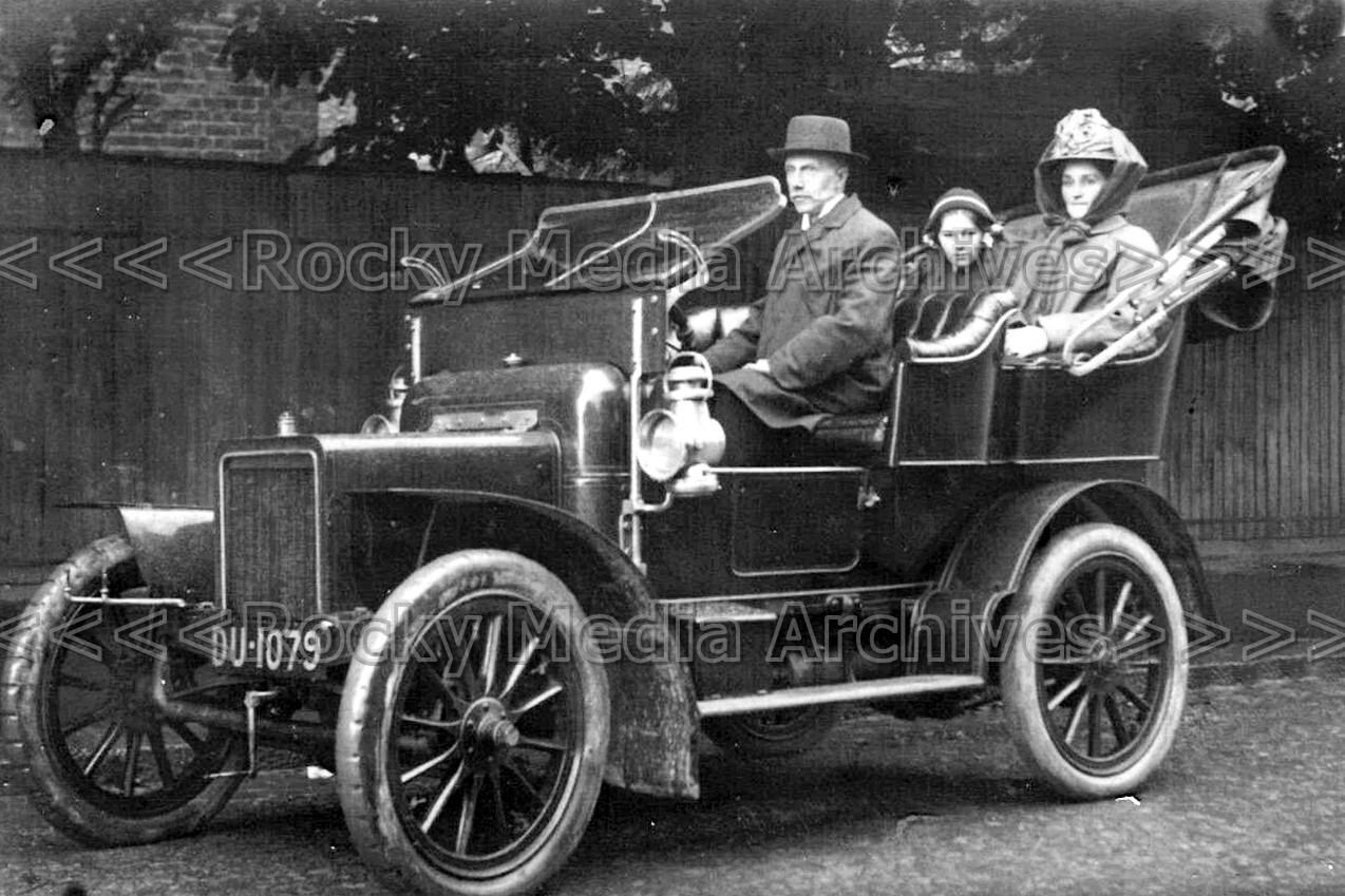 Guu-60 Vintage Rover Motor Car with Driver And Passengers DU 1079. Photo