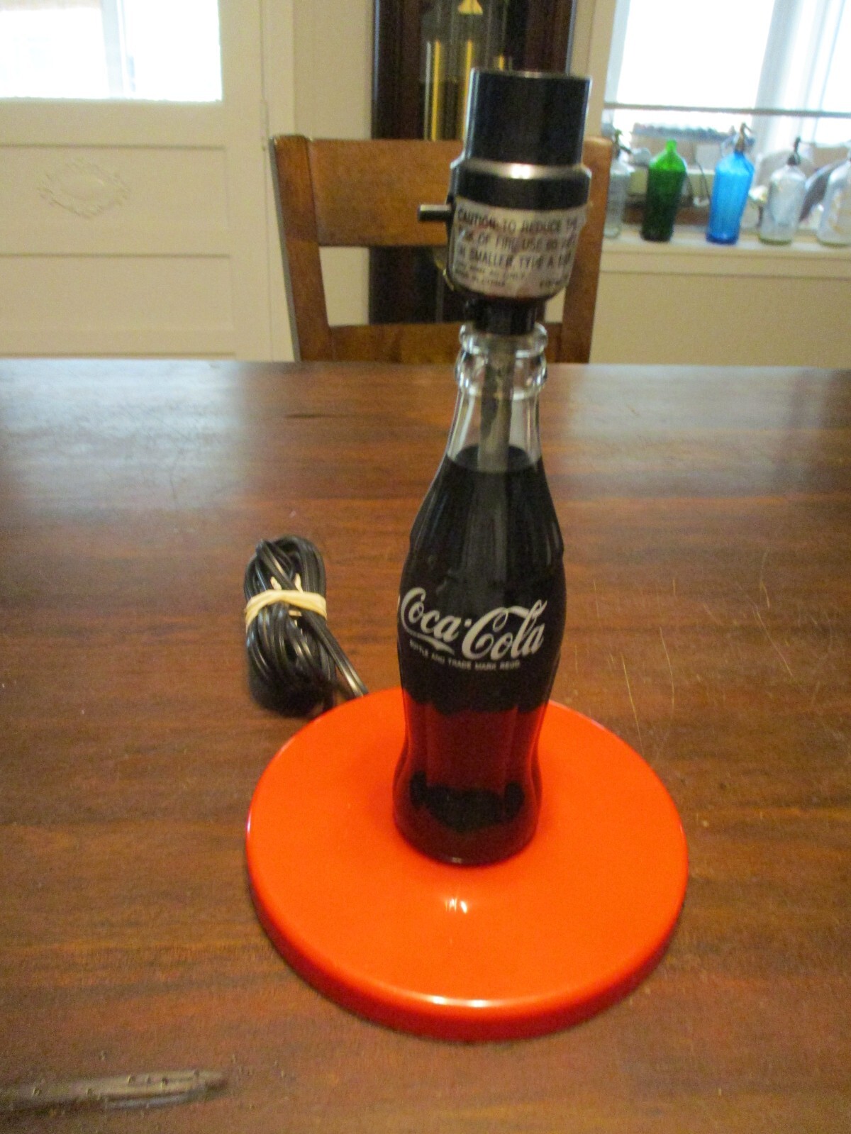 1999 ORIGINAL COCA COLA SODA POP BOTTLE BUTTON BASE TABLE LAMP WORKING CONDITION 1999 ORIGINAL COCA COLA SODA POP BOTTLE BUTTON BASE TABLE LAMP WORKING CONDITION