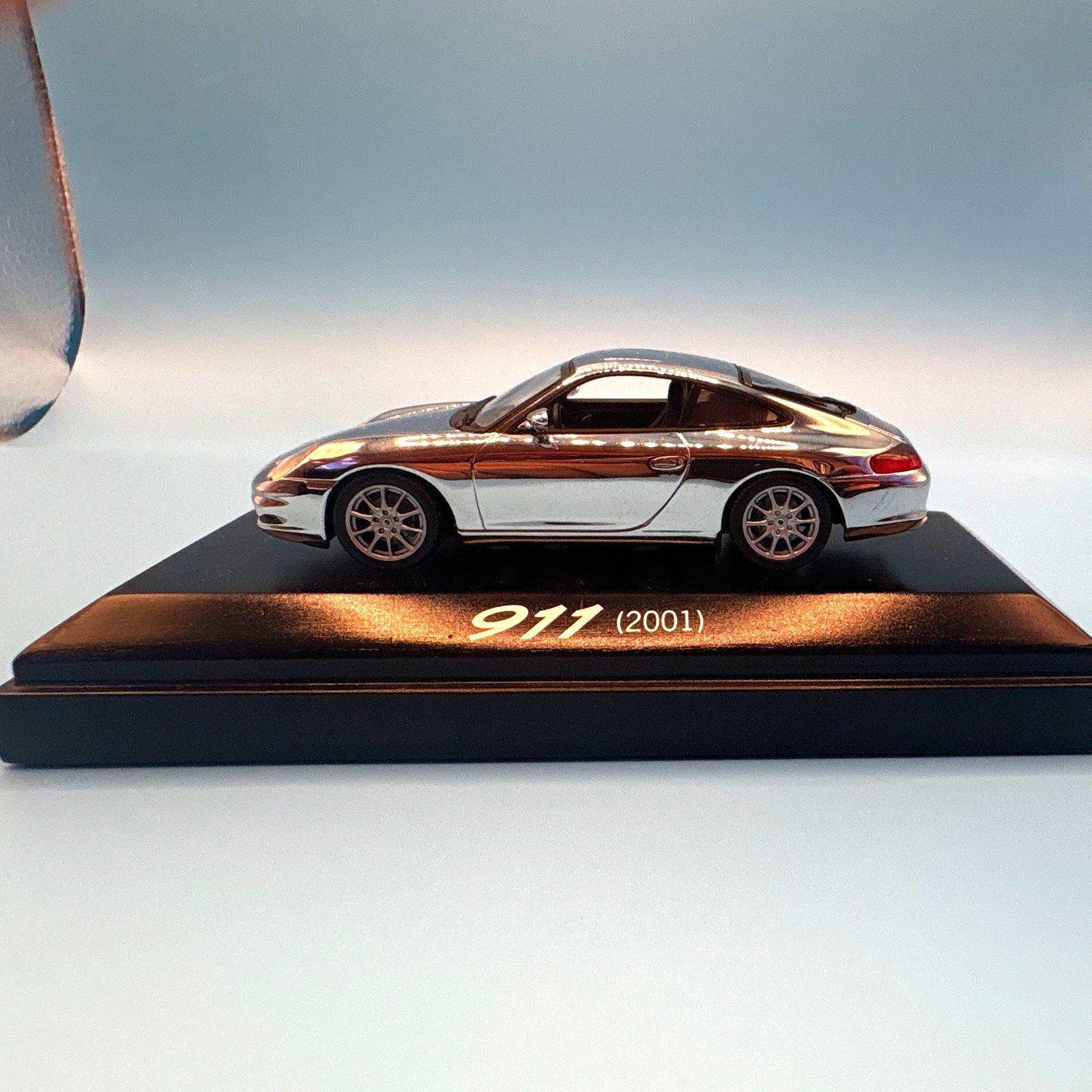 Porsche 911 2001 Diecast Model Car Display Base w/ Clear Case