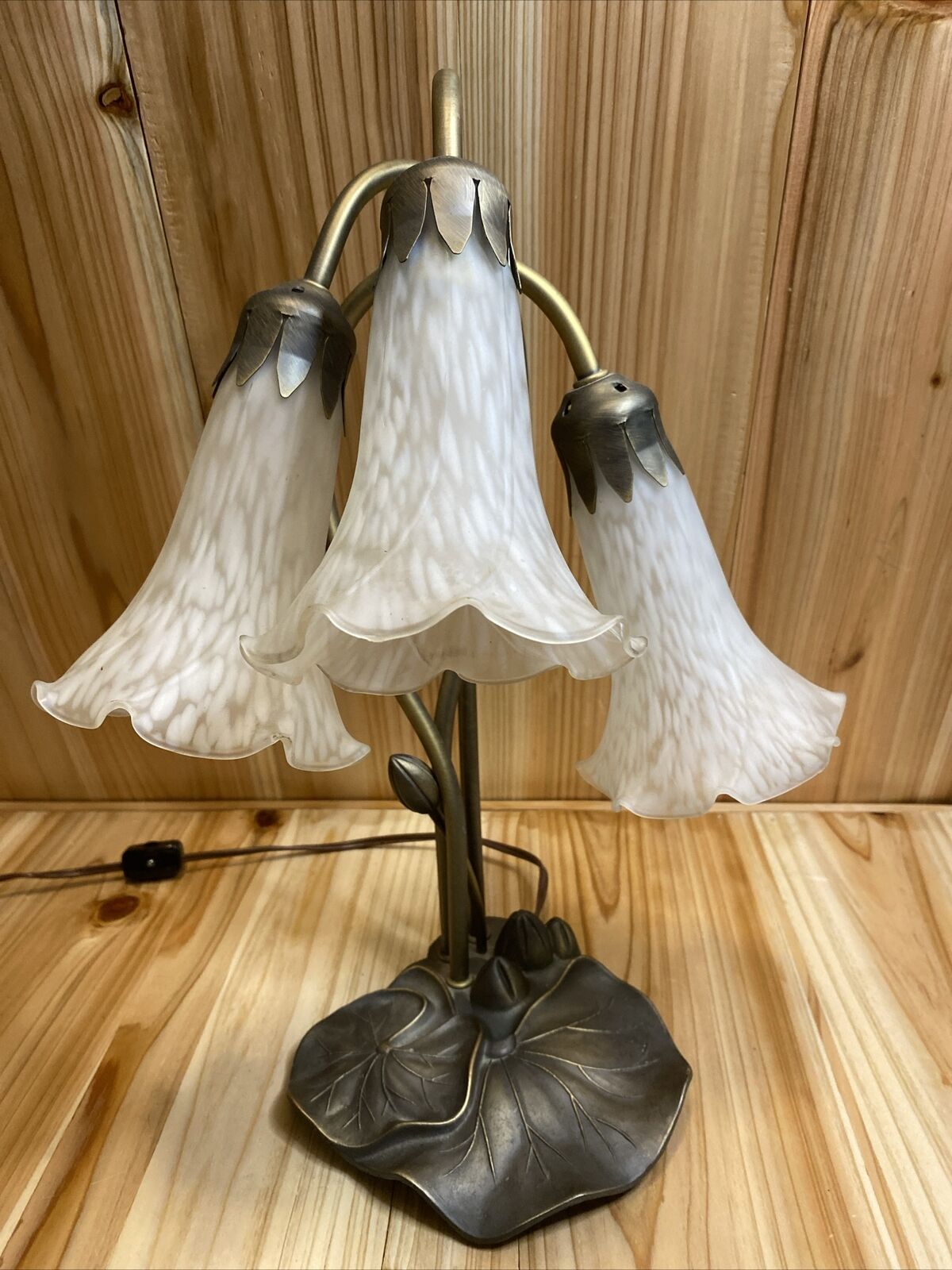 Vintage Tiffany Style Lily Pad Table Lamp 3 White Frosted Tulip Shades  15.5\