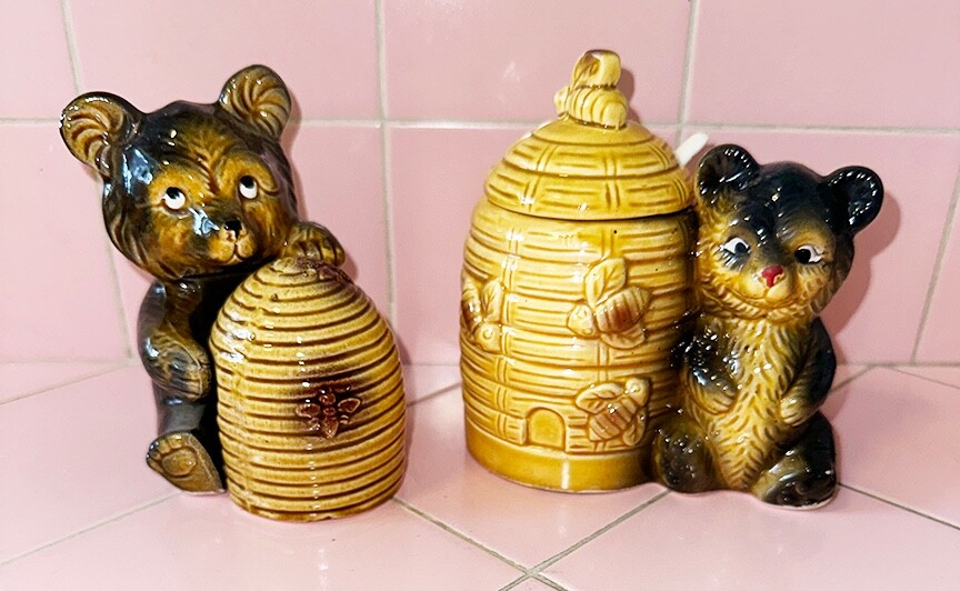 Vntage Pair Bear Salt & Pepper Shakers + Honey Jam Pot Bee Hives Japan 4pcs