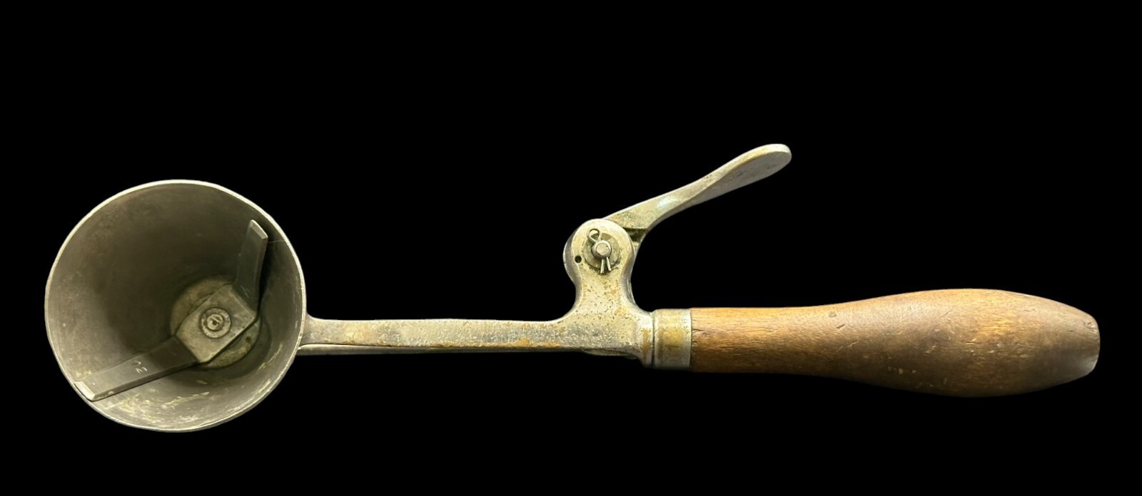 Vintage Antique Gilchrist\'s No 33 Ice Cream Scoop Wood Handle Metal Pyramid Cone Vintage Antique Gilchrist\'s No 33 Ice Cream Scoop Wood Handle Metal Pyramid Cone