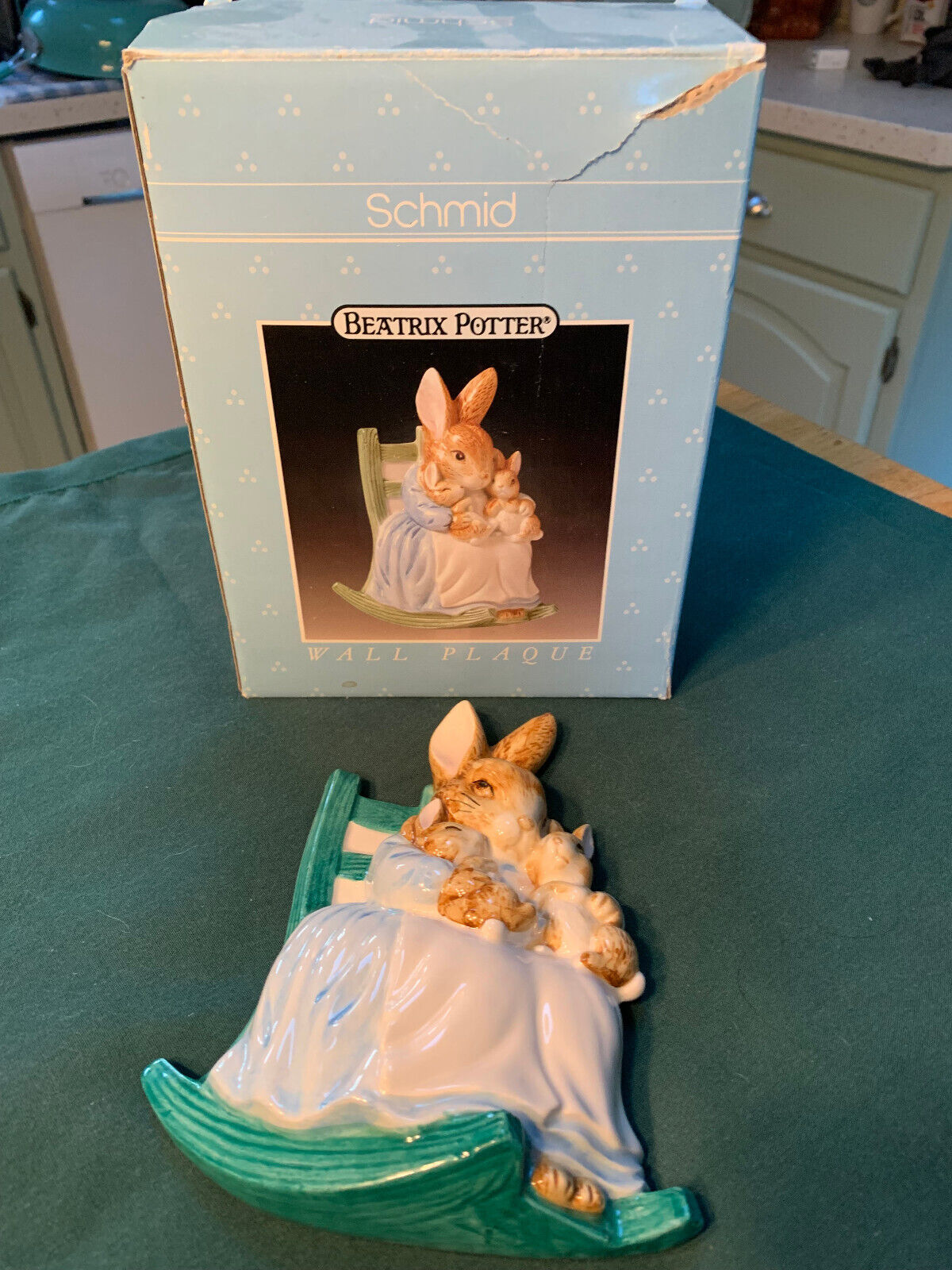 VINTAGE SCHMID BEATRICE POTTER WALL PLAQUE   1990   mother rabbit rocking babies