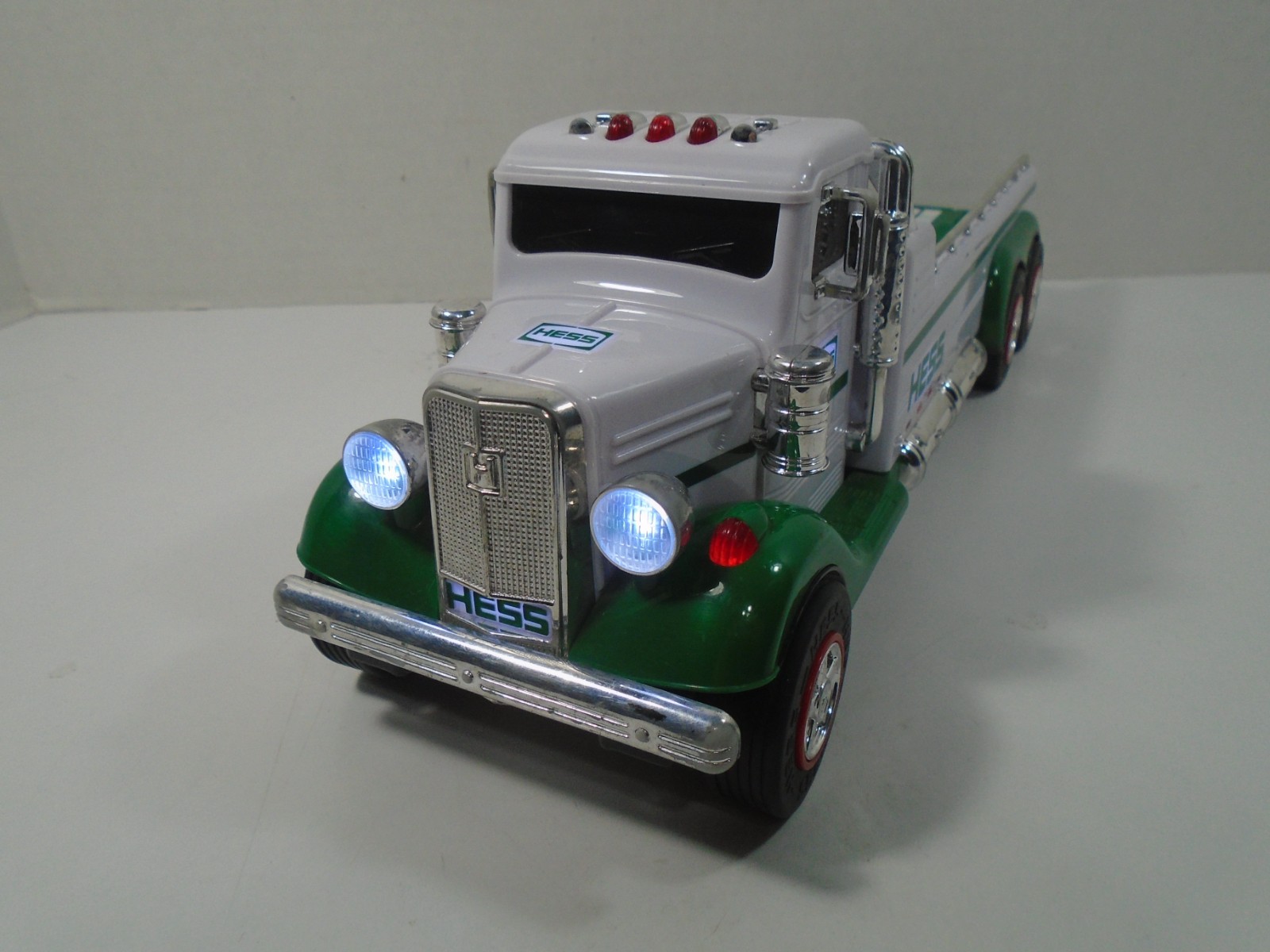 2022 HESS FLATBED TRUCK (LIGHTS AND SOUNDS) 2022 HESS FLATBED TRUCK (LIGHTS AND SOUNDS)