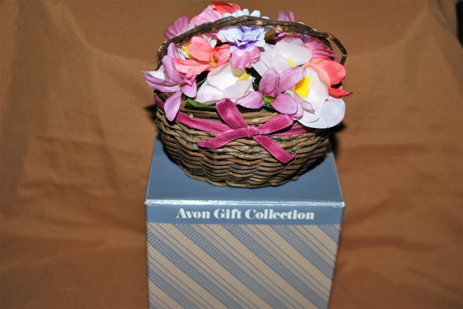 Avon Gift Collection Floral Basket Pomander Wicker Flowers NIB 