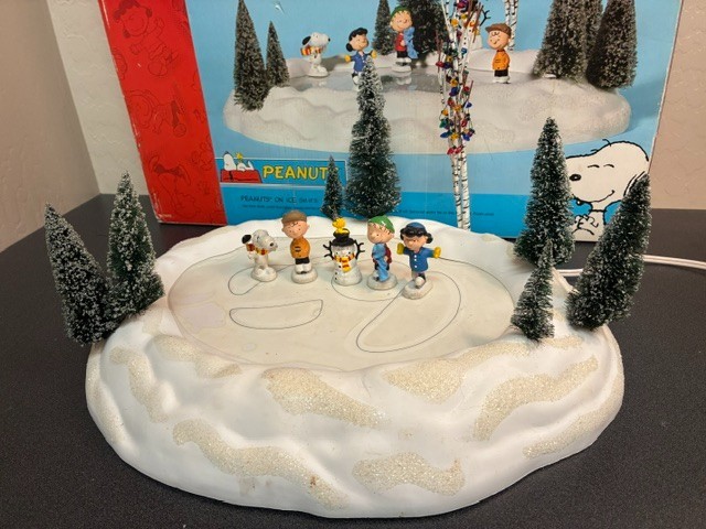 Vintage 2004 Department 56 Peanuts Ice Skating Rink 5659093 Working See Video