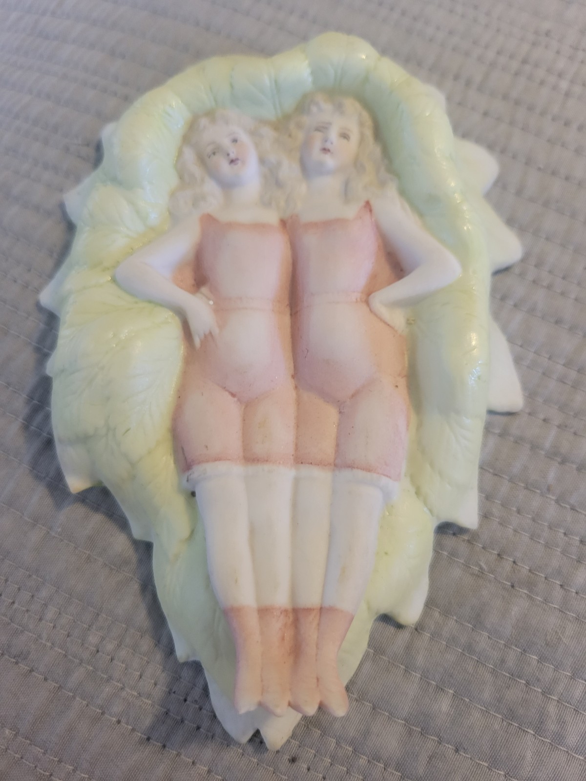 VINTAGE ANTIQUE VICTORIAN NAUGHTY GIRLS  TRINKET DISH FLIPPER  CERAMIC LEAF