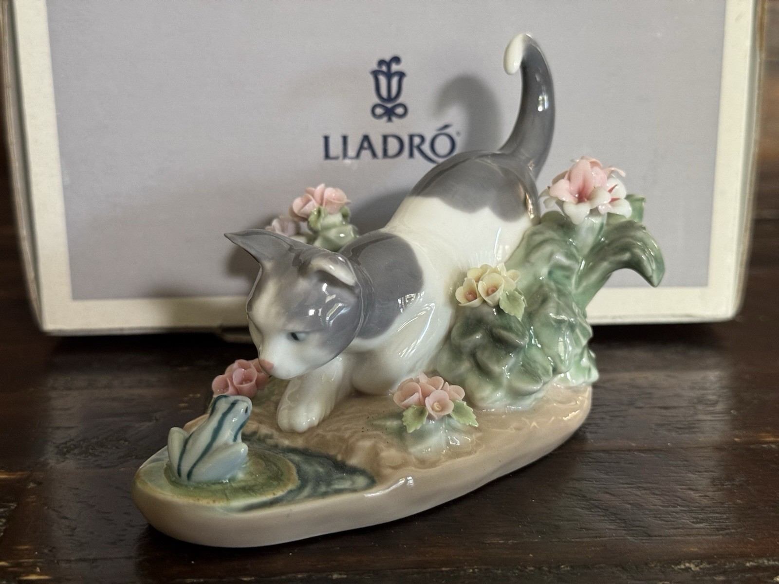 Lladro Kitty Confrontation 1442 Cat Confronts Frog Amongst Flowers W Box