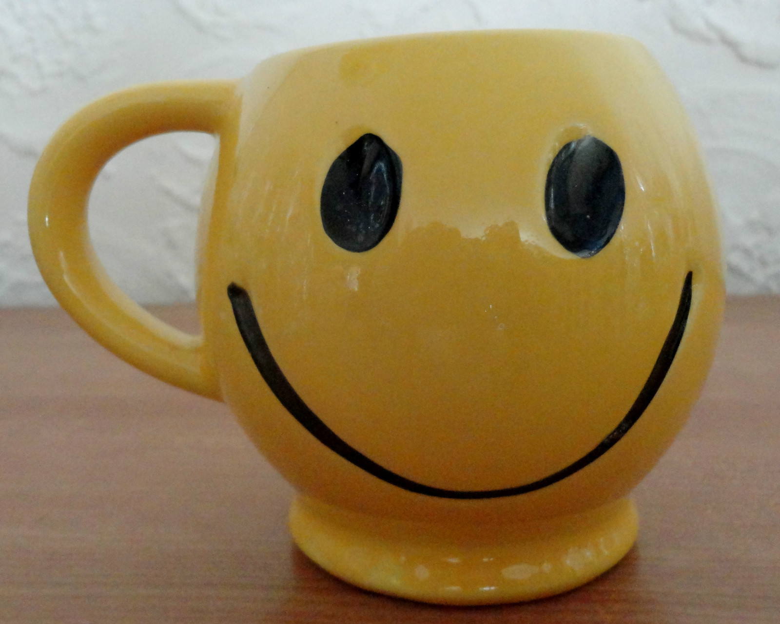 Retro 1970\'s Yellow McCoy Pottery Smiley Face Mug Cup