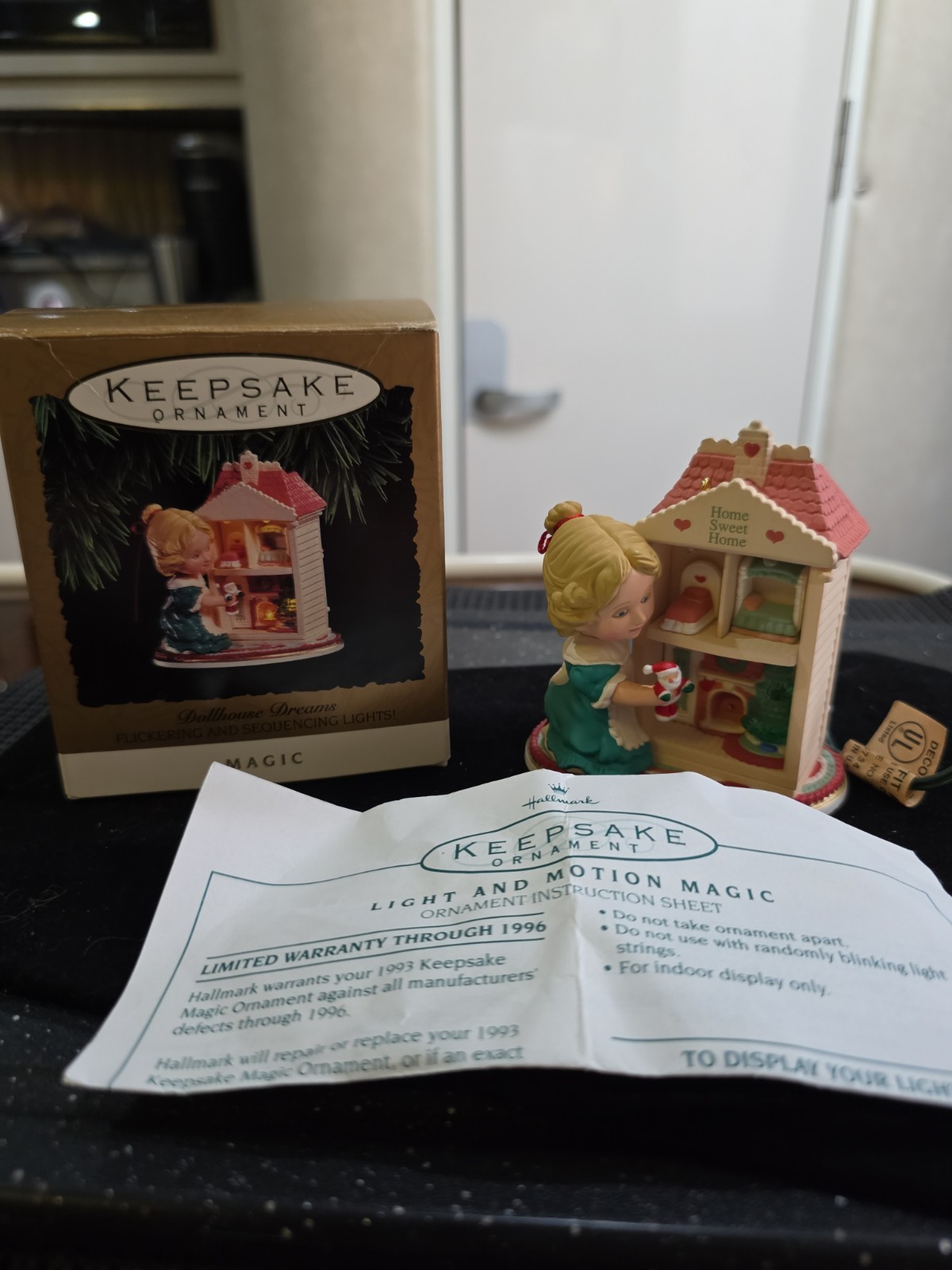 Vintage 1993 Hallmark Keepsake Ornament Dollhouse Dreams Flickering Lights A71