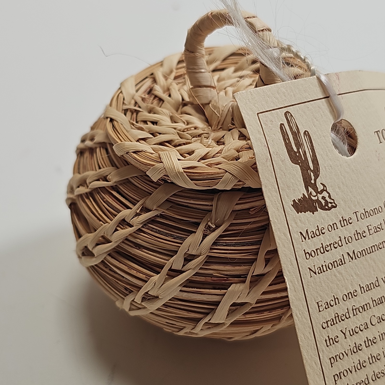 Vintage Tohono O\'Odham Coiled Lidded Basket Native American Signed Tag 3.5\