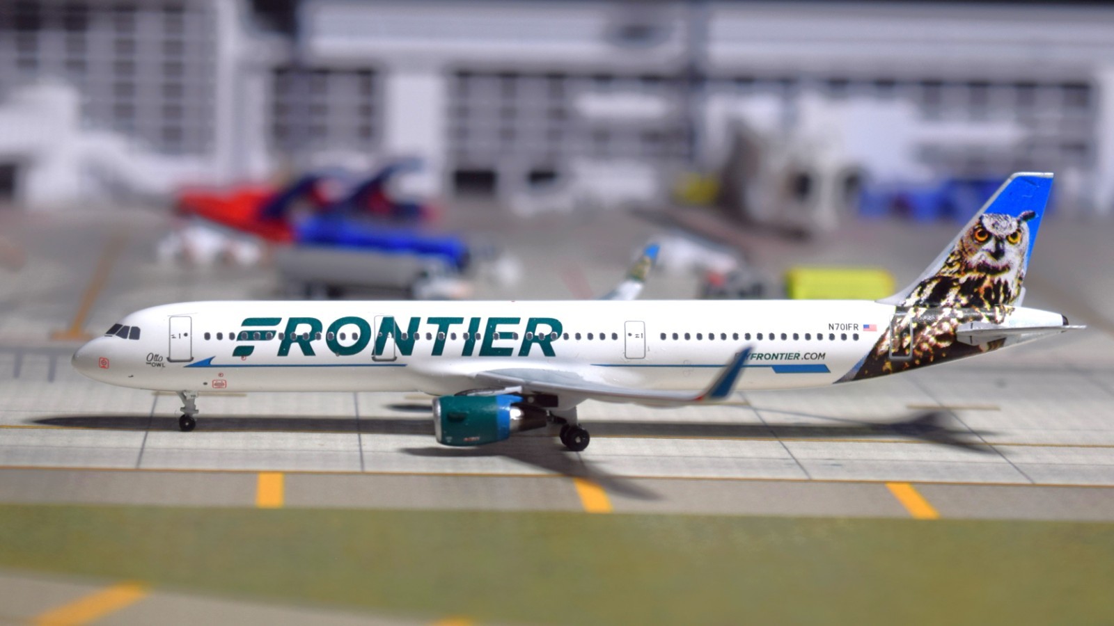 Aeroclassics Frontier Airlines Airbus A321-200 Owl N701FR Diecast 1/400 Model