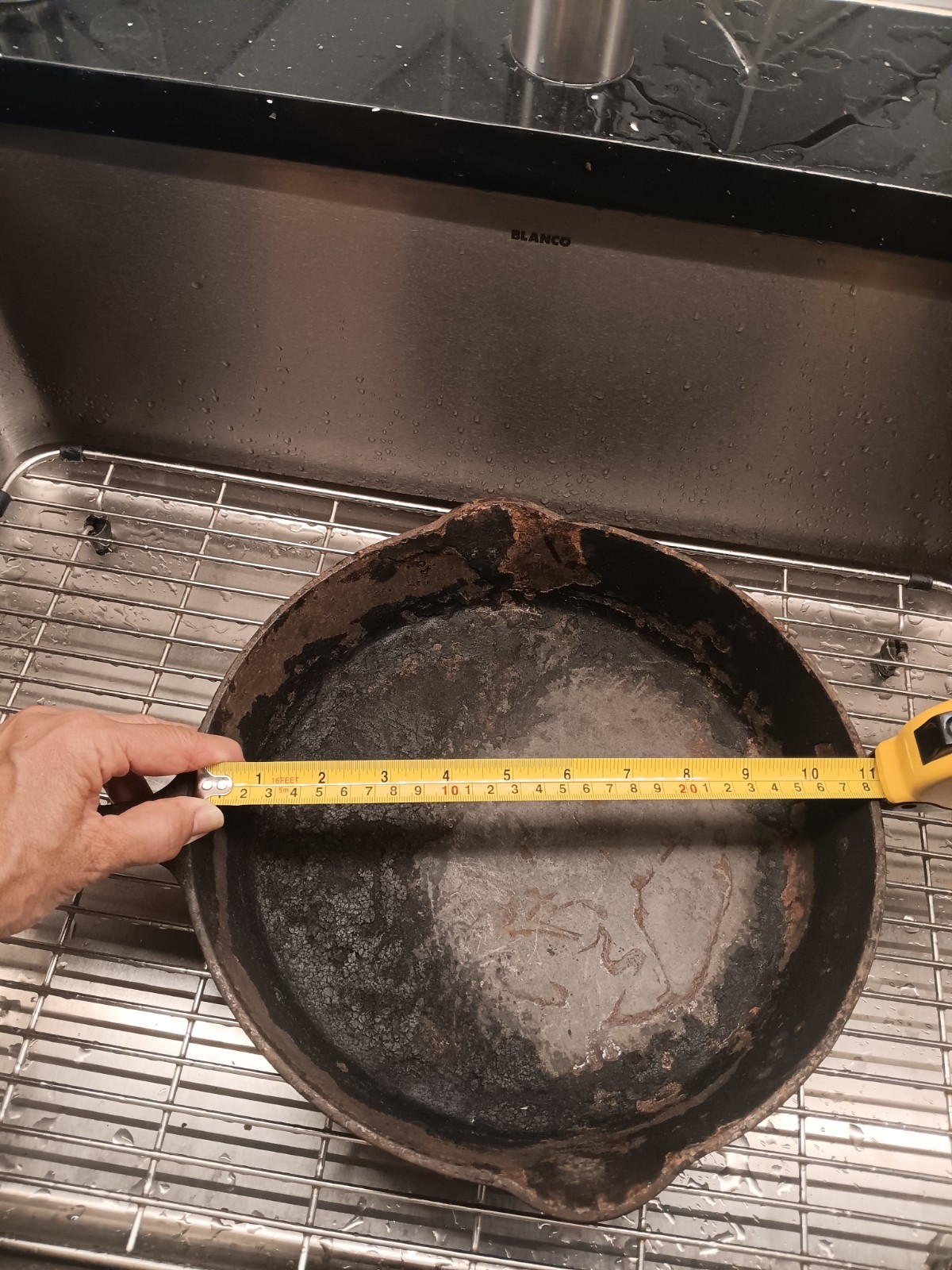 Griswold Cast Iron 10in Frying Pan Skillet, Round, Double Pour Spout