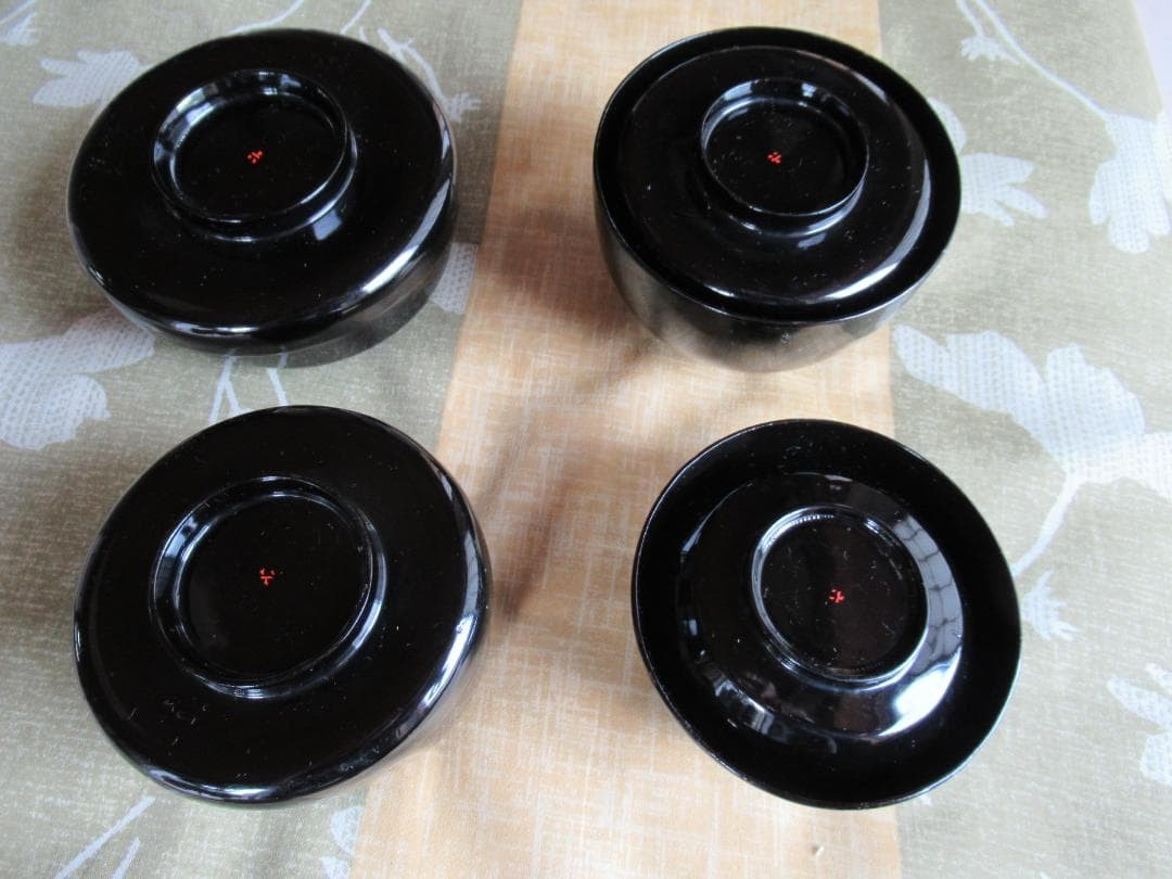 Japanese Title: 4 pieces of black lacquerwareOptimized eBay Title:  Vintage B