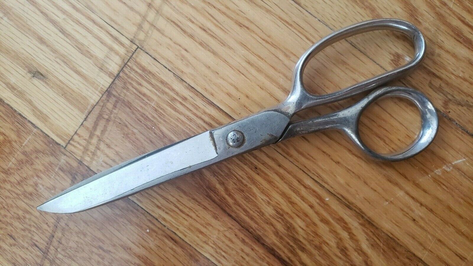 Vintage Collectible SEWING &DRESS MAKING SCISSORS 7\